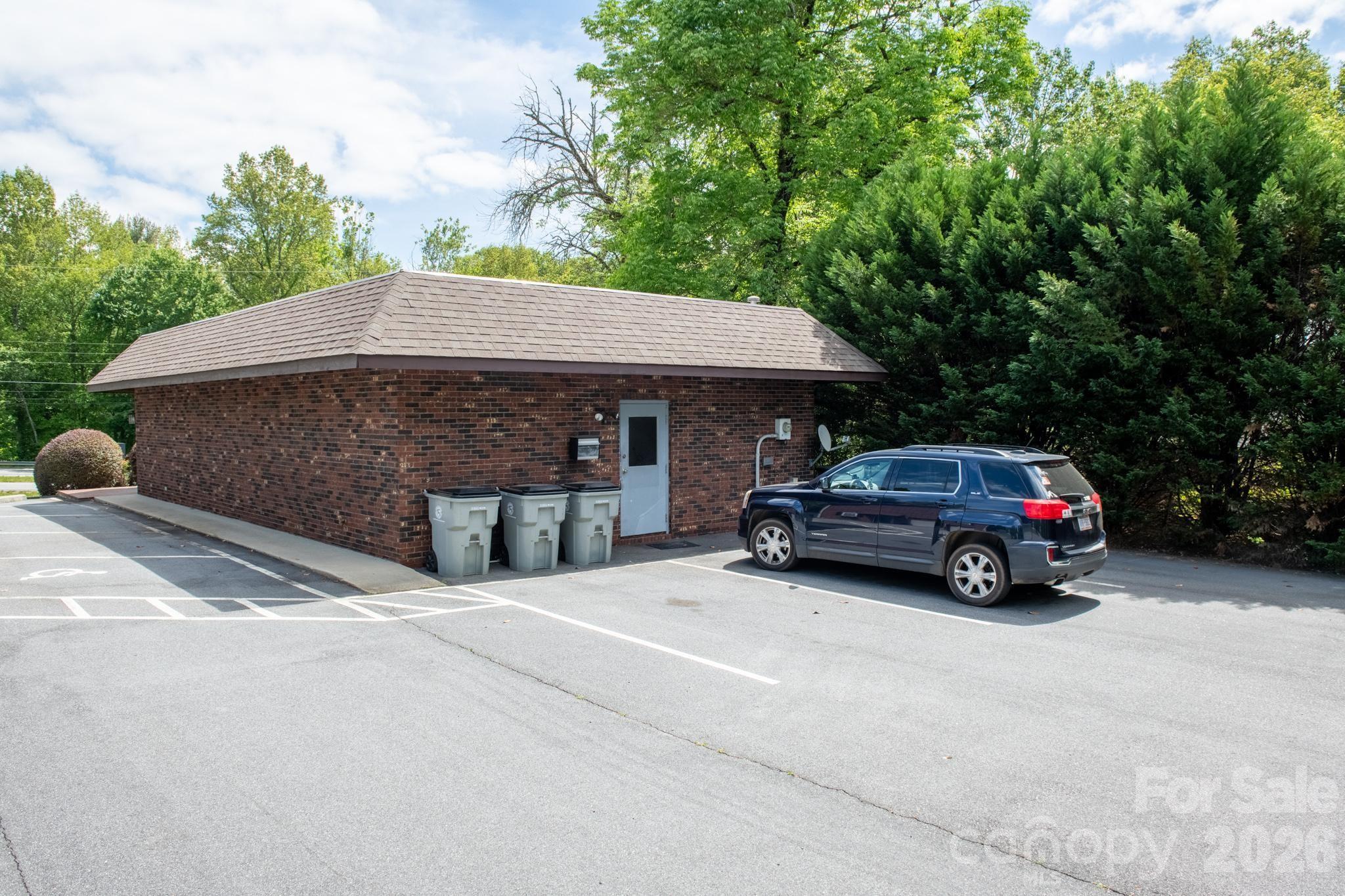 1818 Hickory Boulevard SW — Lenoir