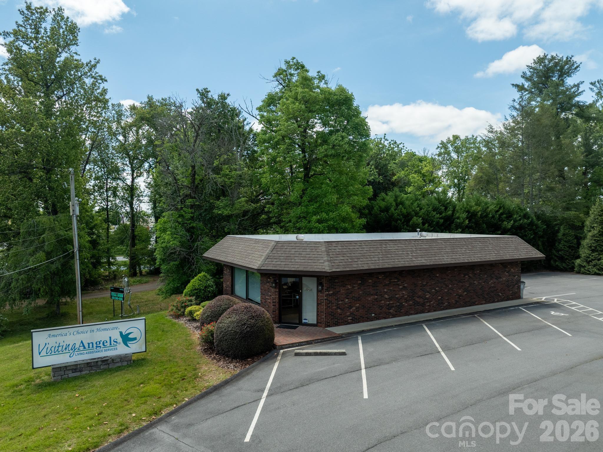 1818 Hickory Boulevard SW — Lenoir