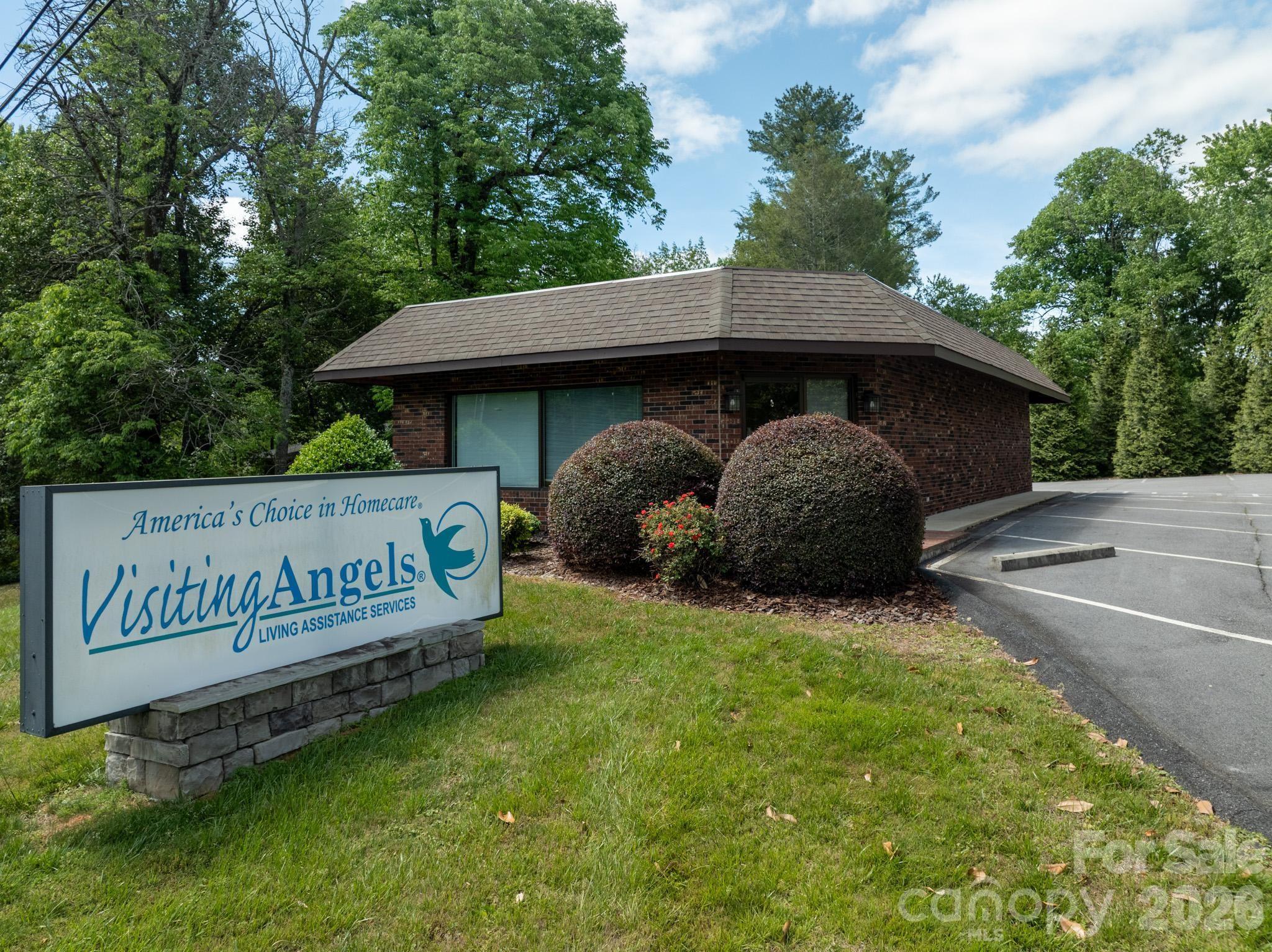 1818 Hickory Boulevard SW — Lenoir