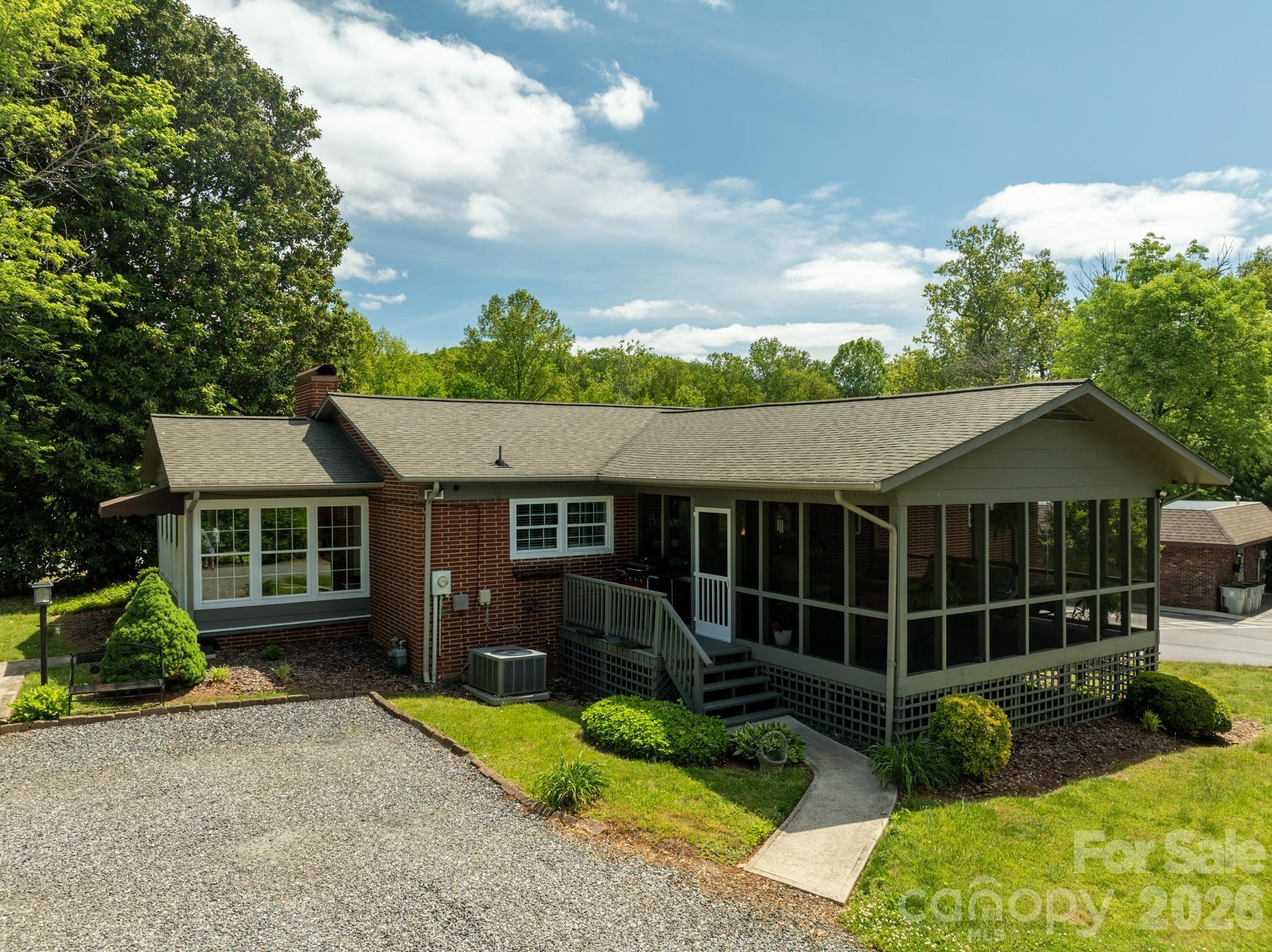 1818 Hickory Boulevard SW — Lenoir