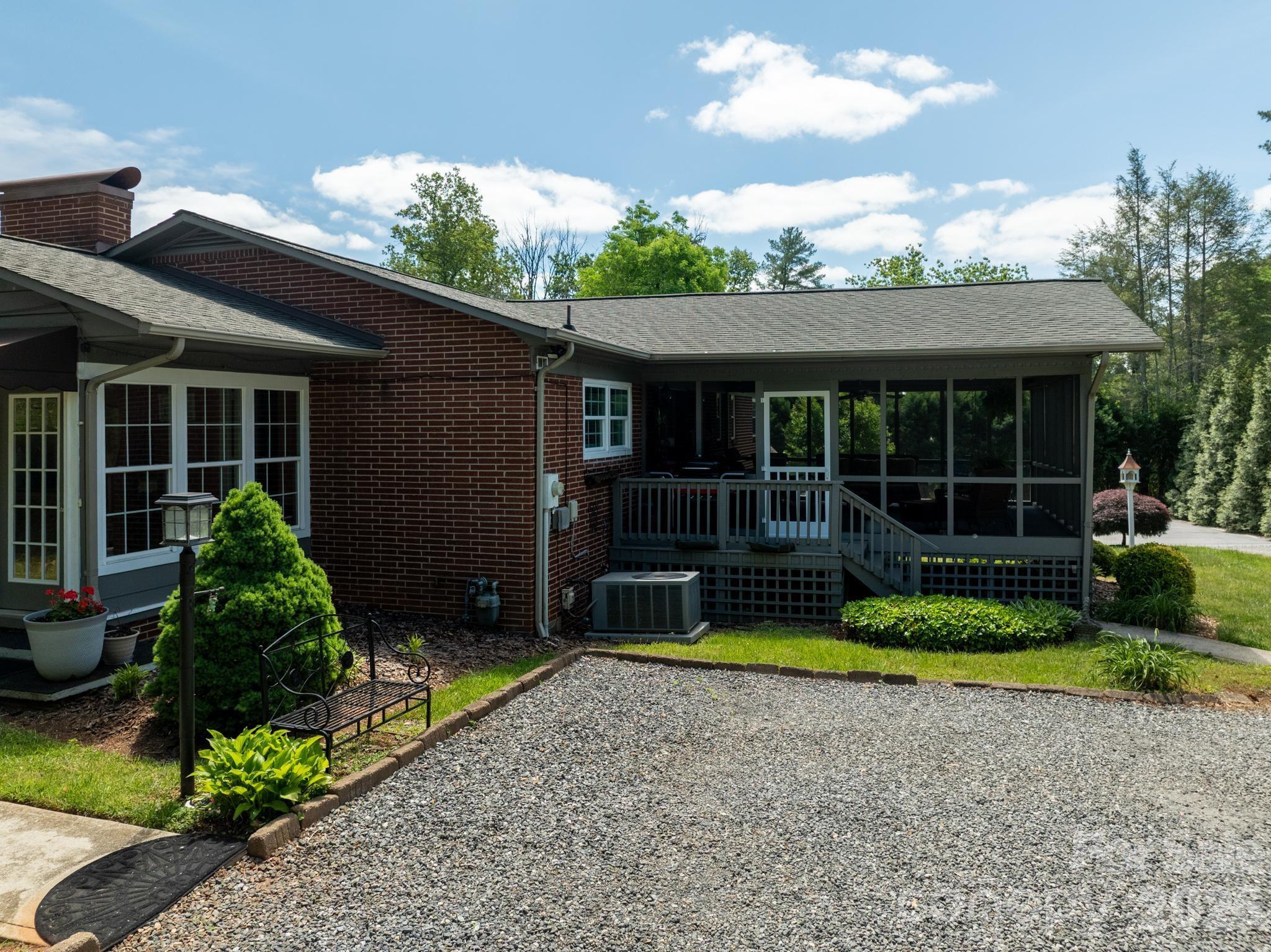 1818 Hickory Boulevard SW — Lenoir