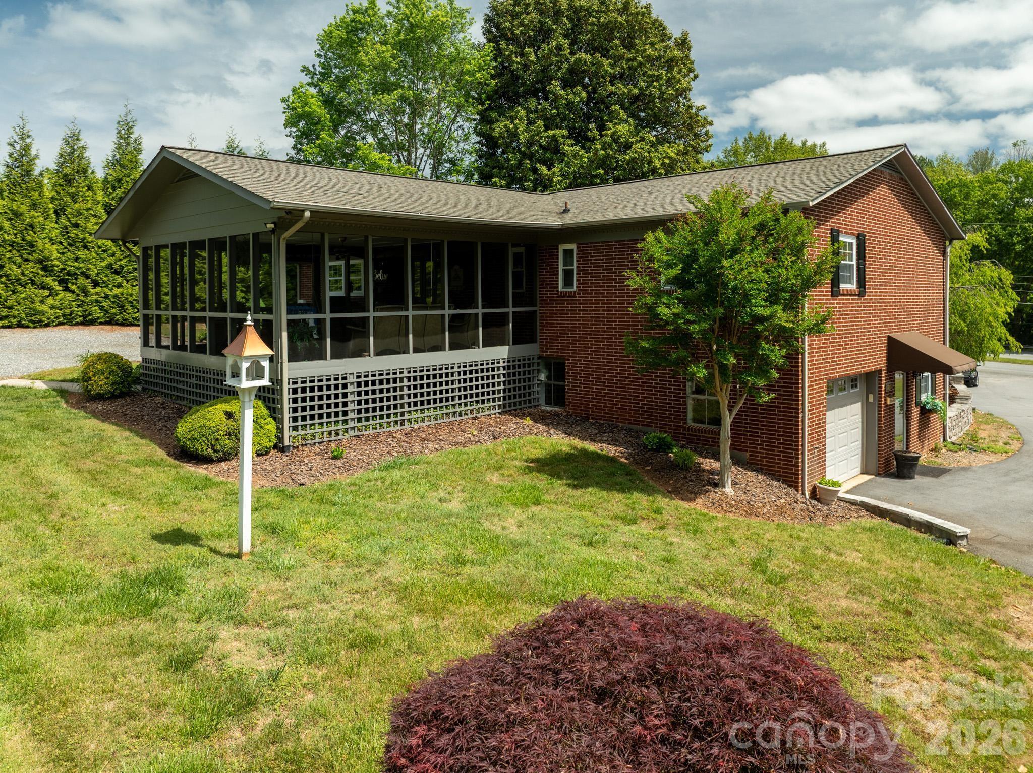 1818 Hickory Boulevard SW — Lenoir