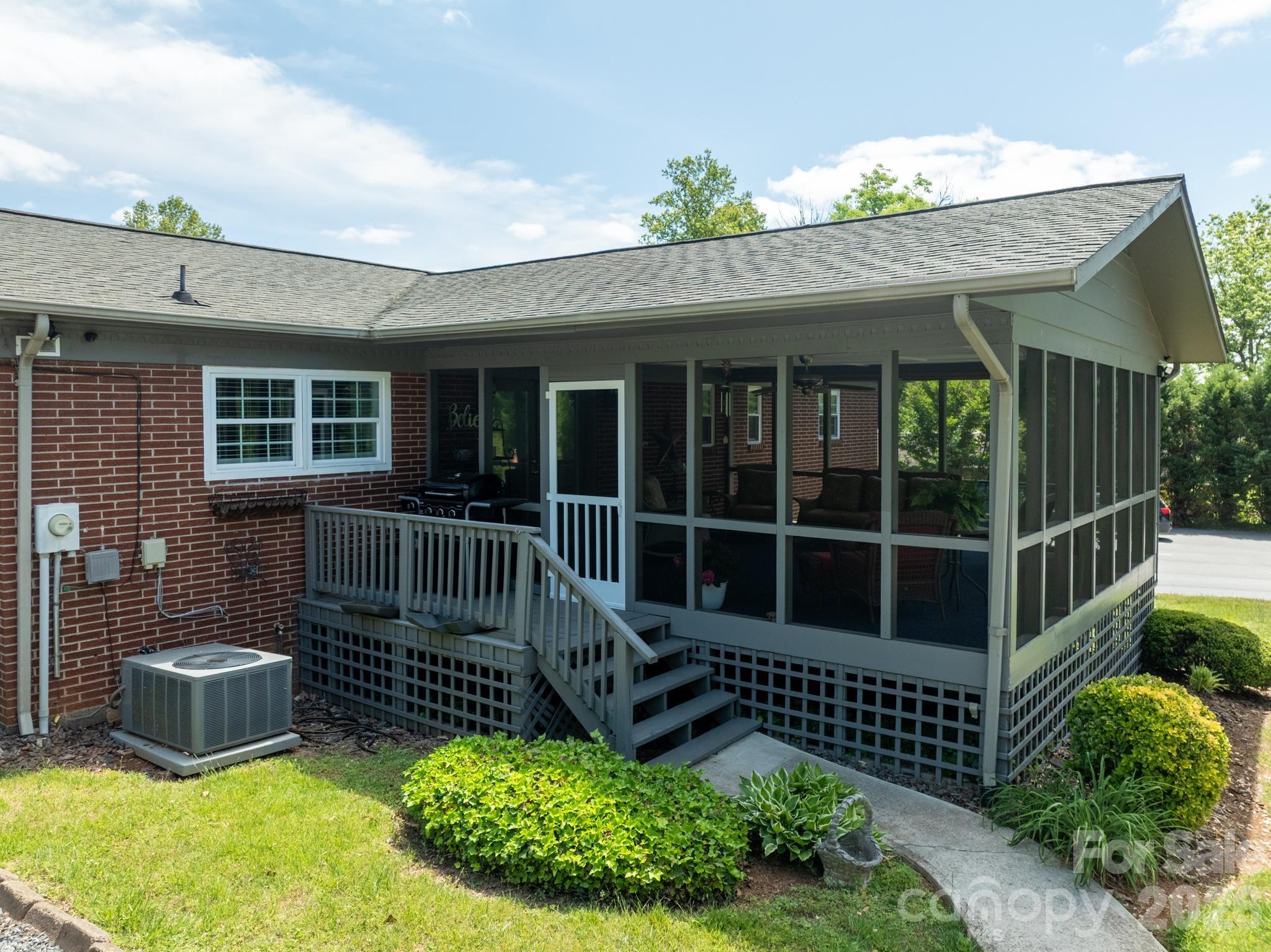1818 Hickory Boulevard SW — Lenoir
