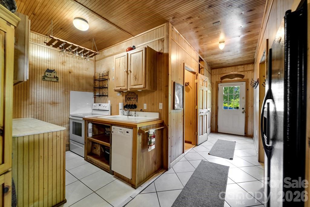 54 Barnwood Way — Whittier