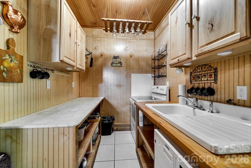 54 Barnwood Way — Whittier