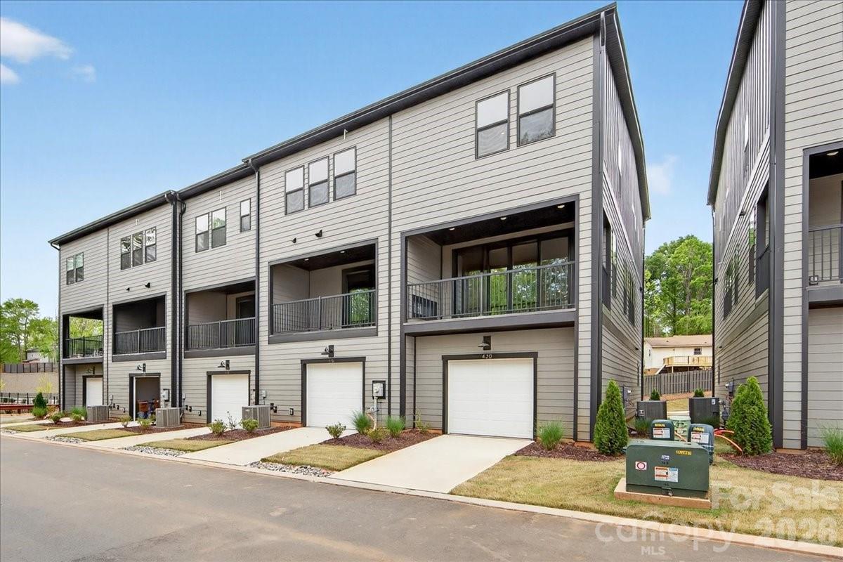 420 Old Town Village Road — Waxhaw
