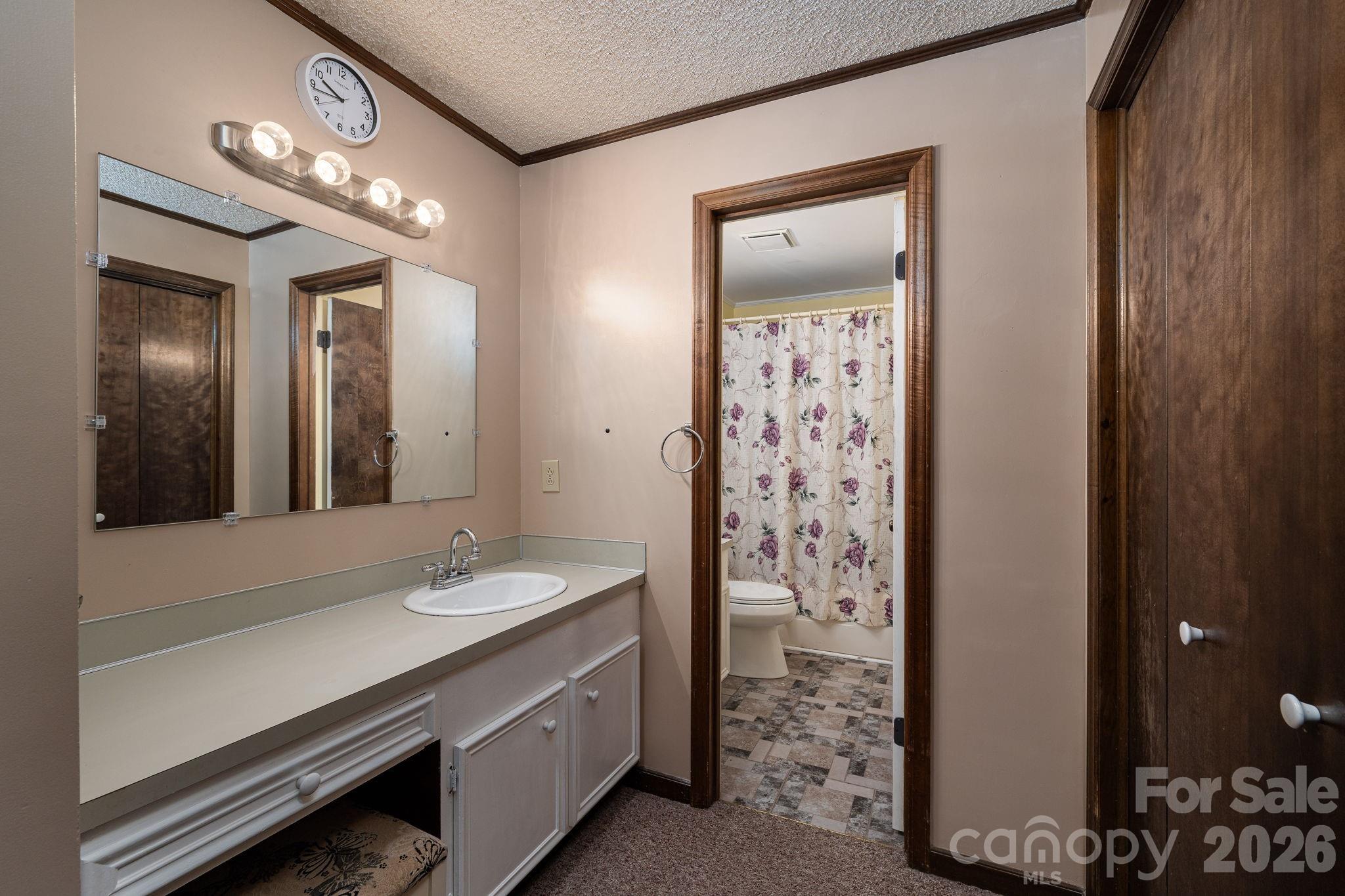 1841 Oak Hollow Road — Gastonia