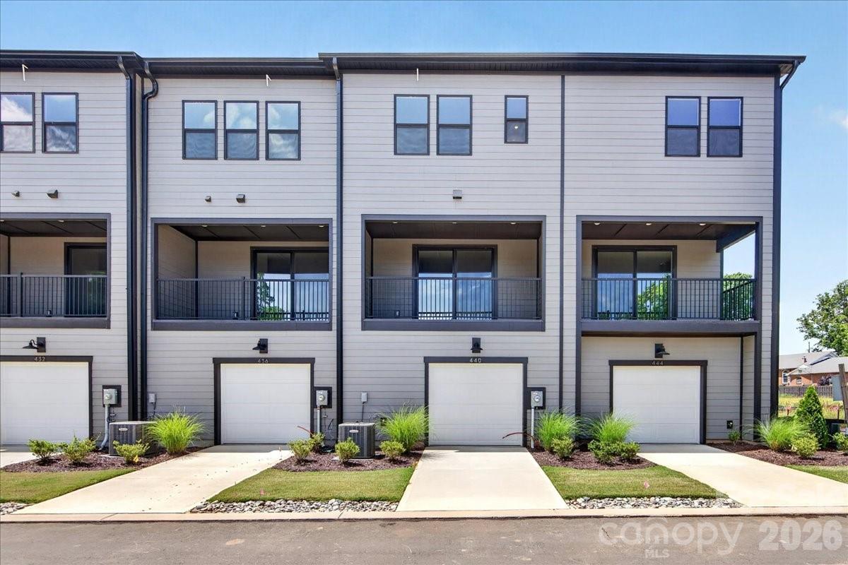 440 Old Town Village Road — Waxhaw