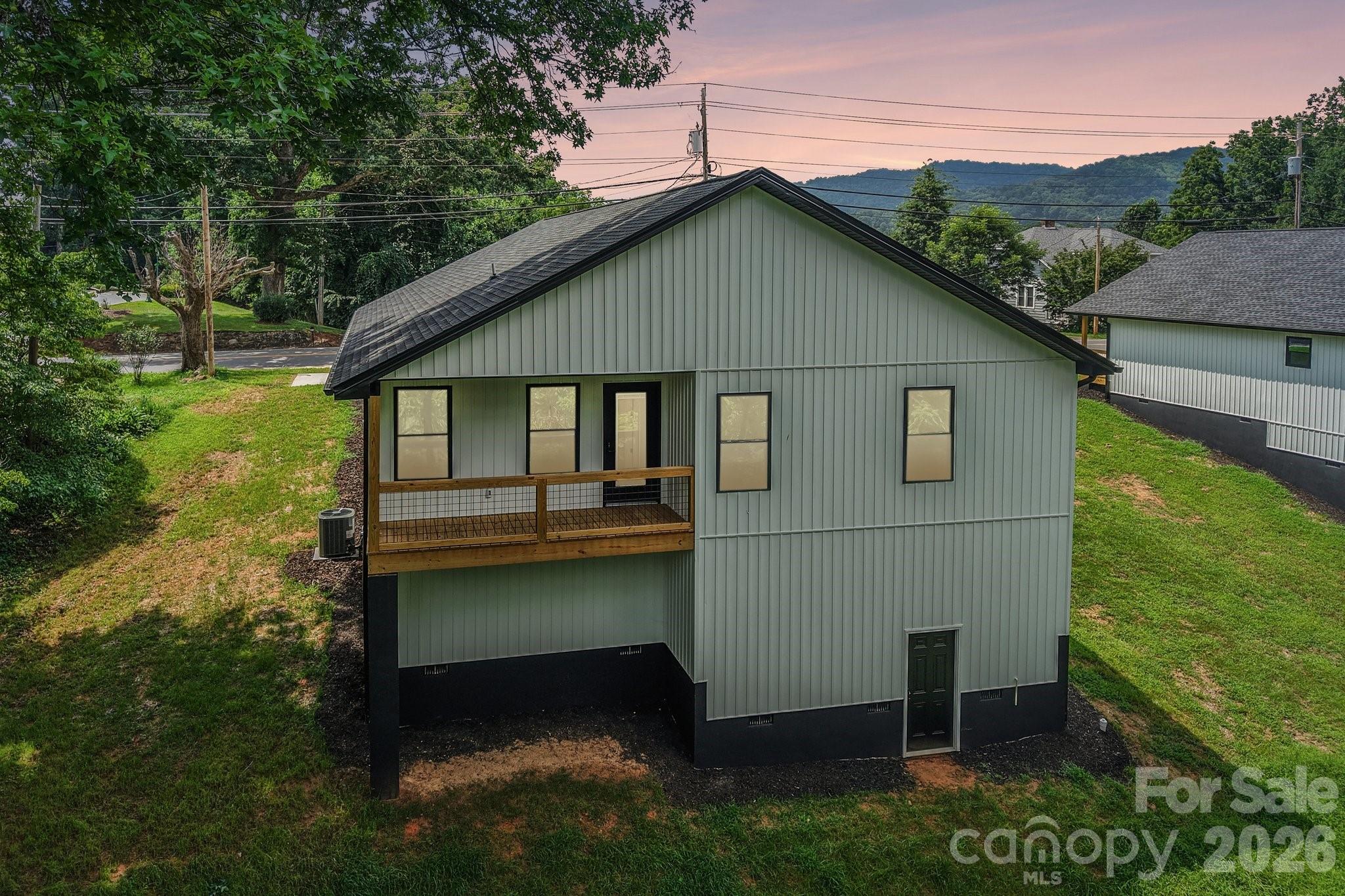 124 N Main Street — Mars Hill
