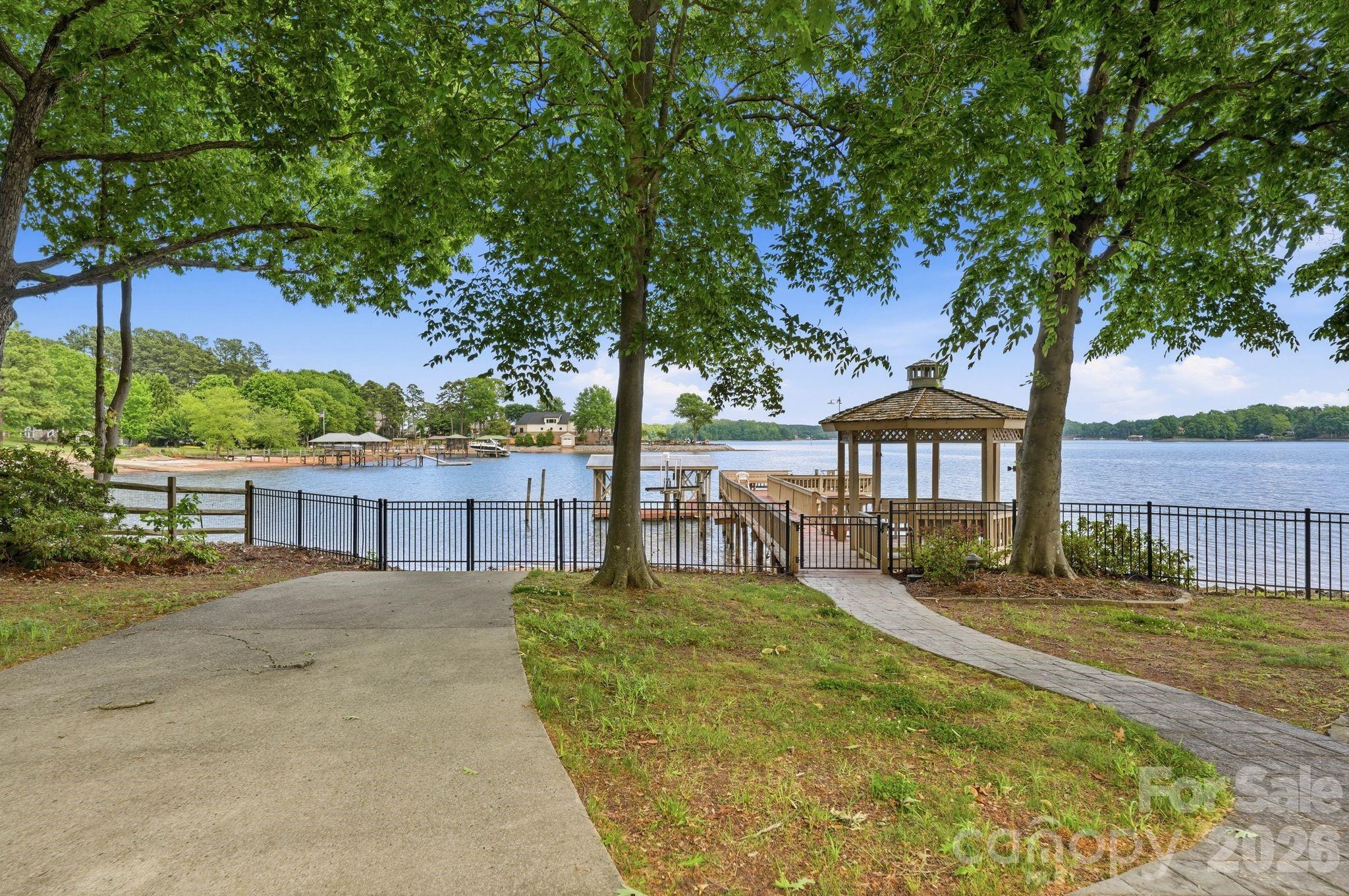 3725 Kingfisher Lane — Terrell