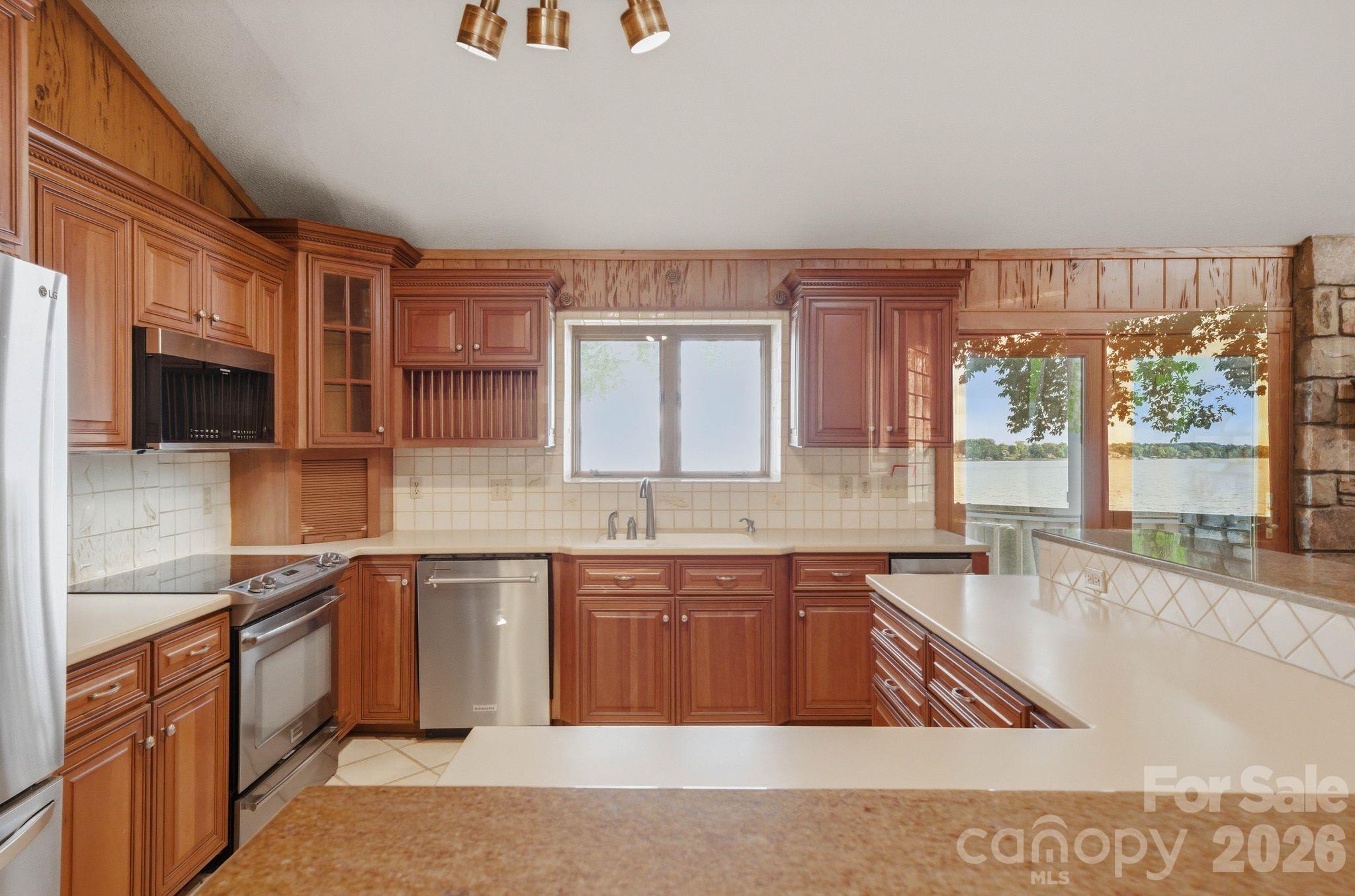 3725 Kingfisher Lane — Terrell