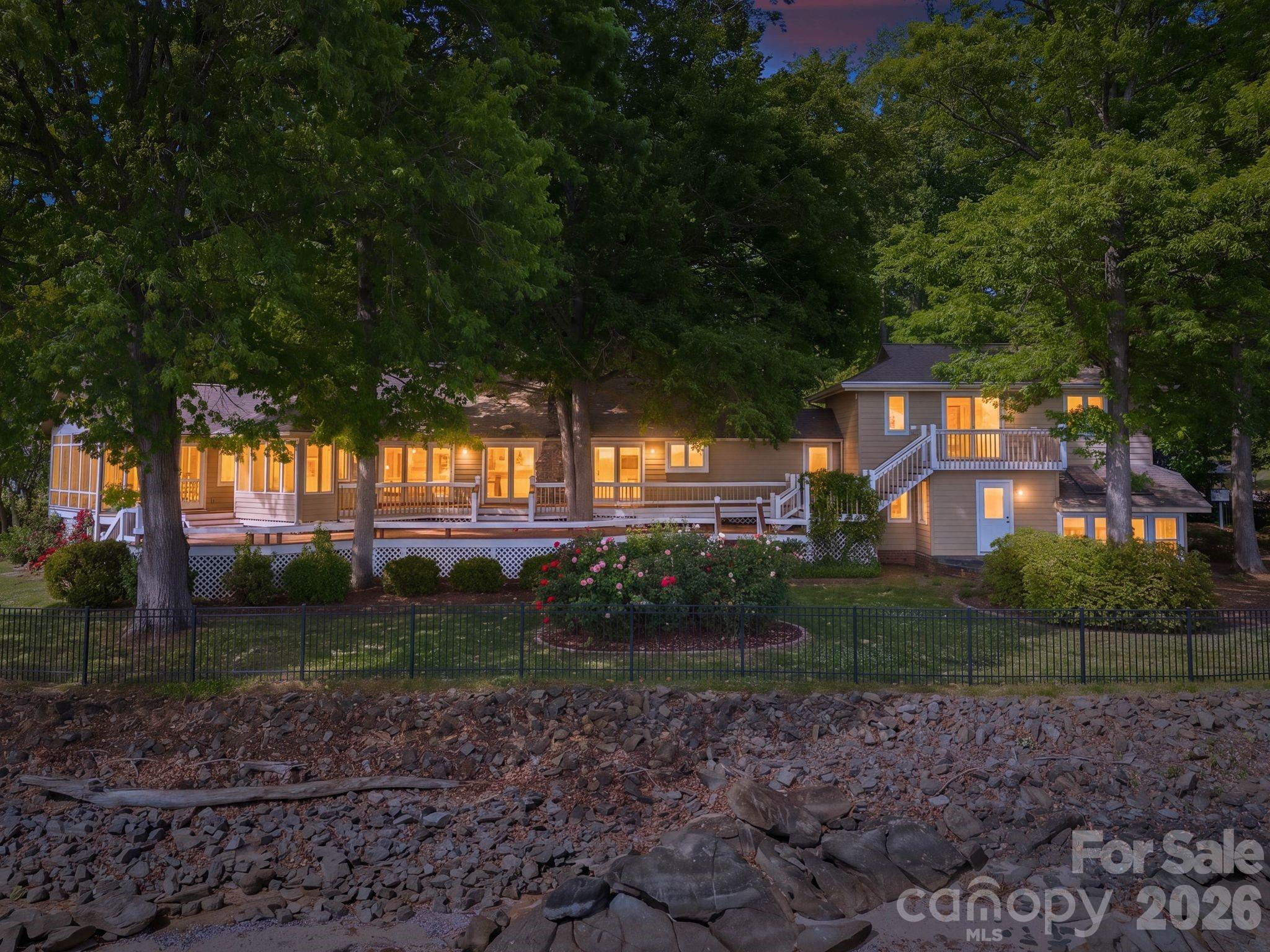 3725 Kingfisher Lane — Terrell