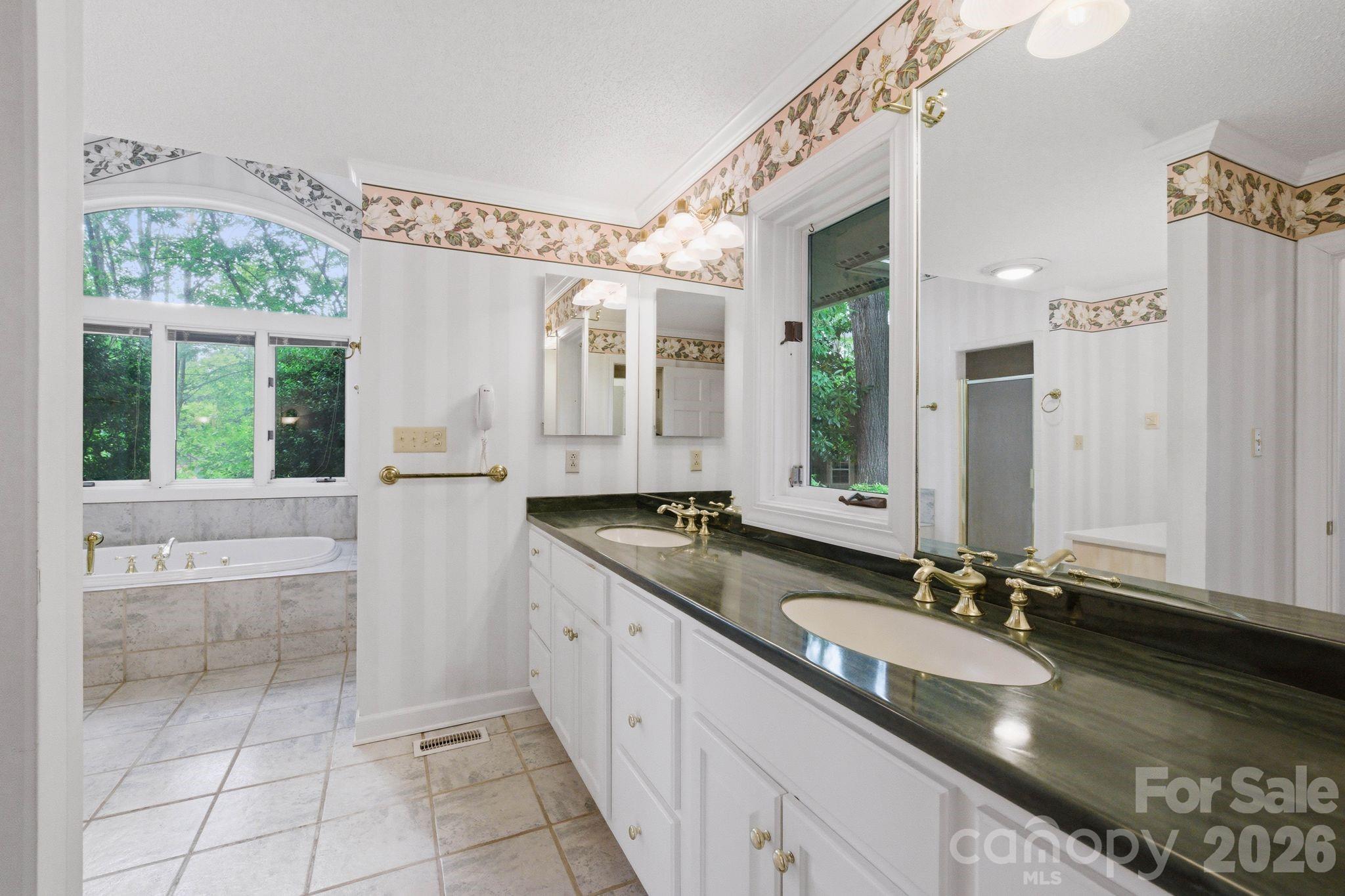 3725 Kingfisher Lane — Terrell