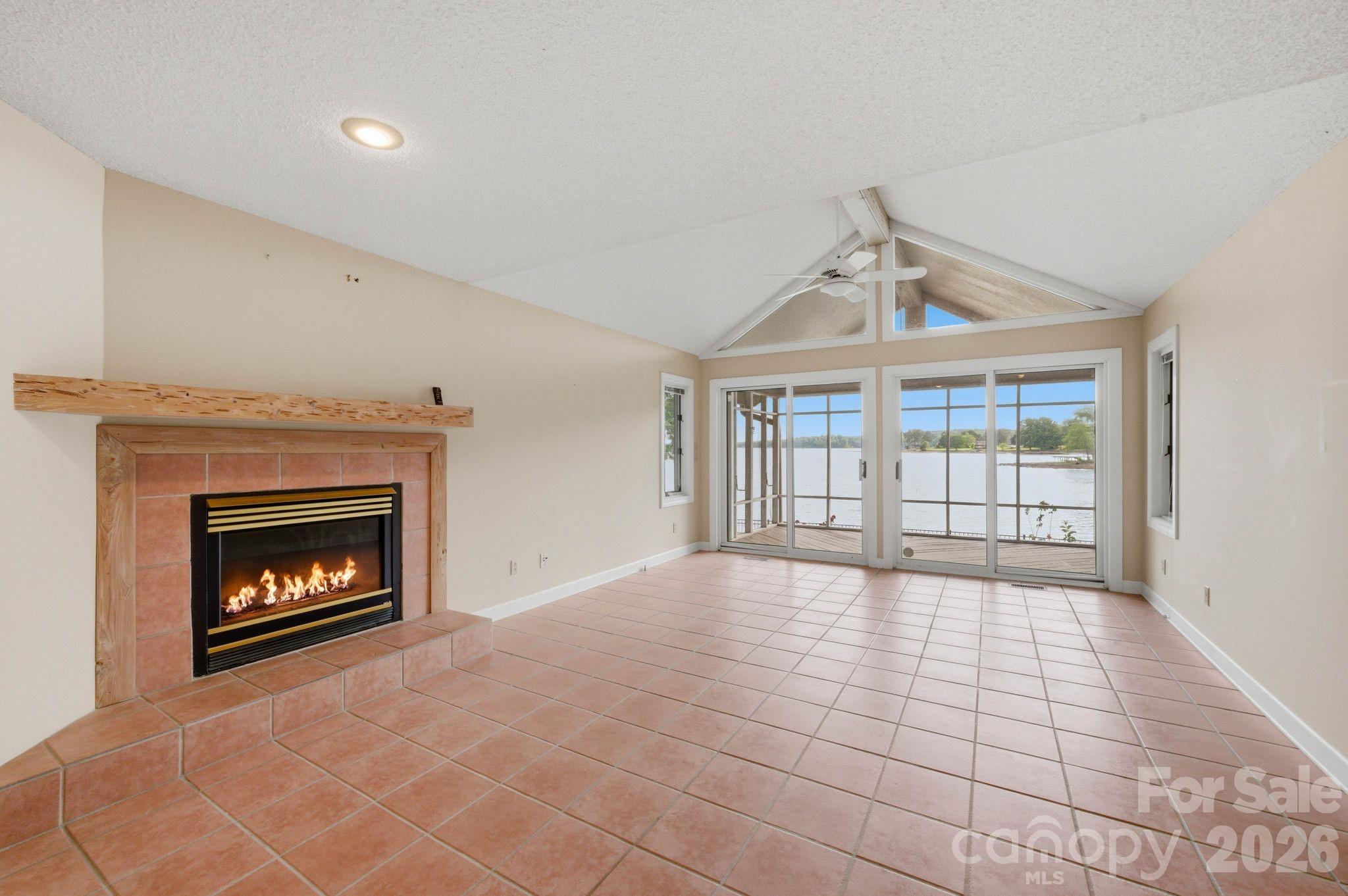 3725 Kingfisher Lane — Terrell