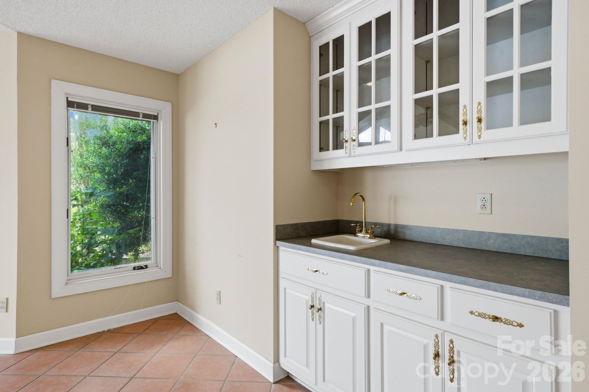 3725 Kingfisher Lane — Terrell