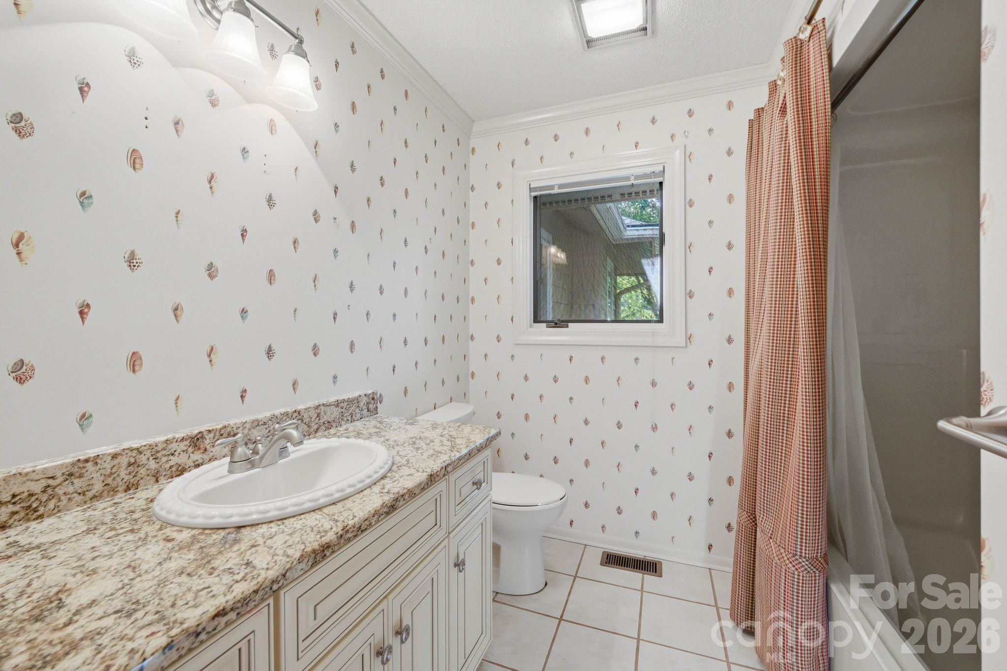 3725 Kingfisher Lane — Terrell