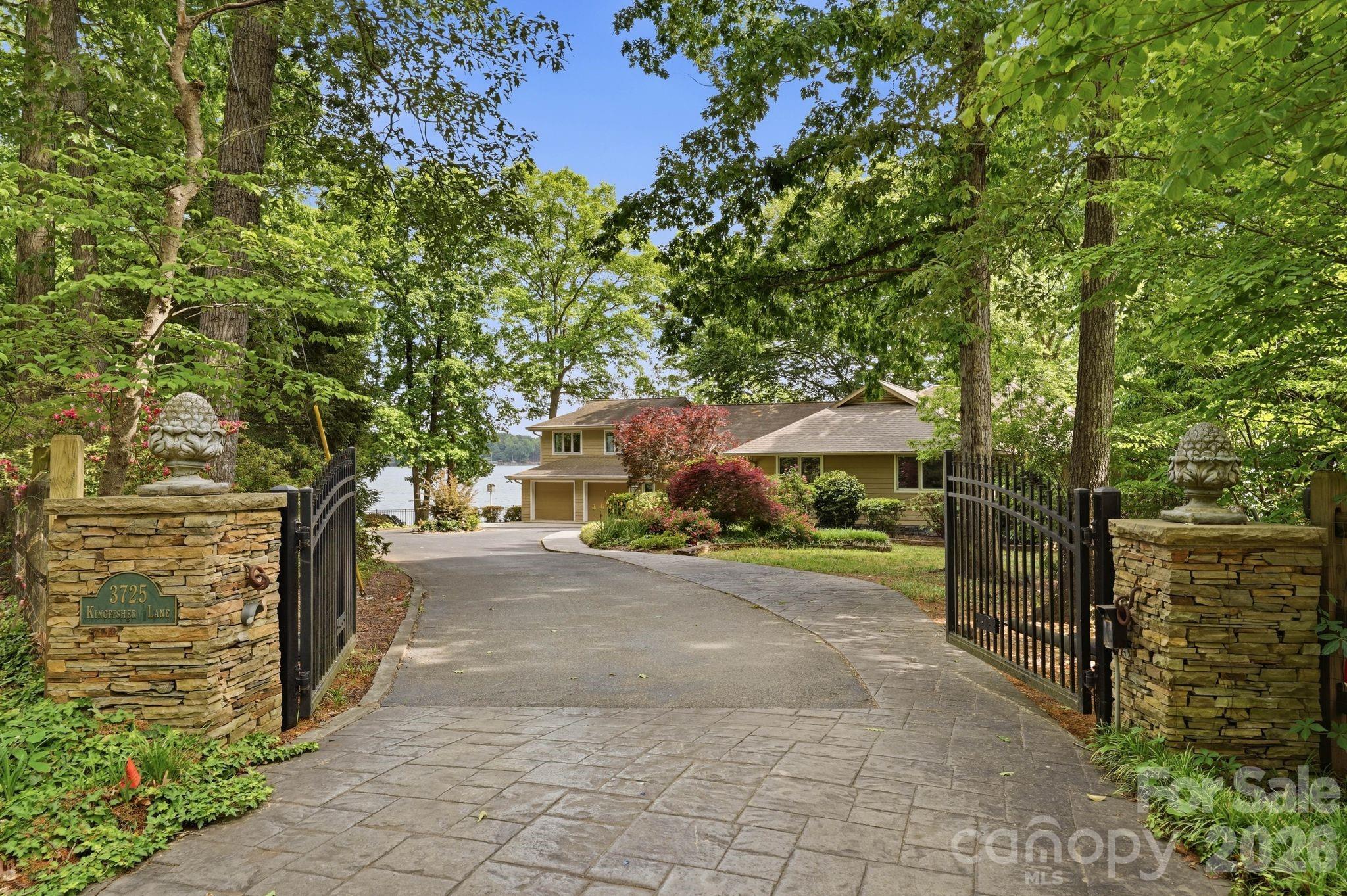 3725 Kingfisher Lane — Terrell