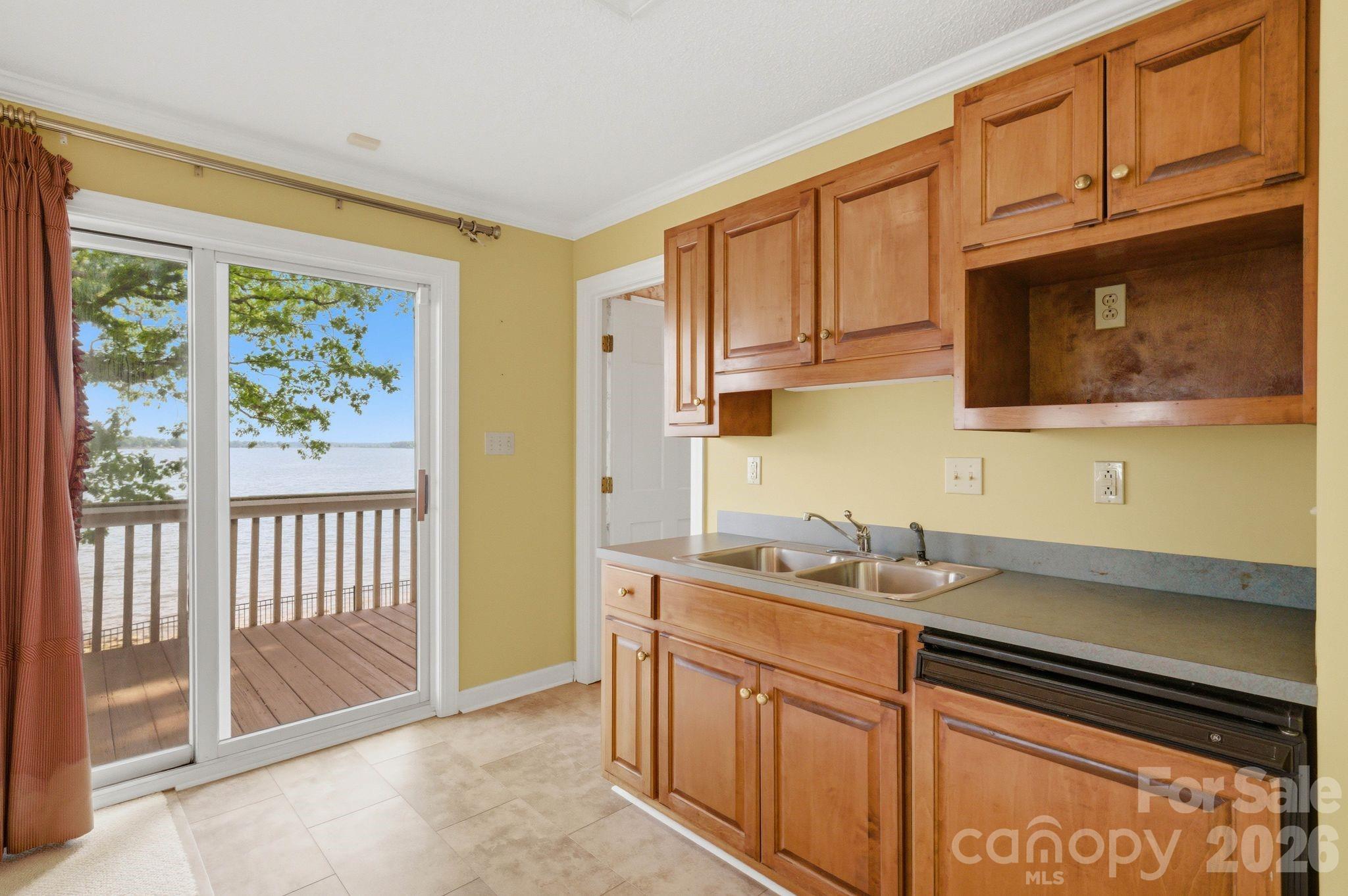 3725 Kingfisher Lane — Terrell