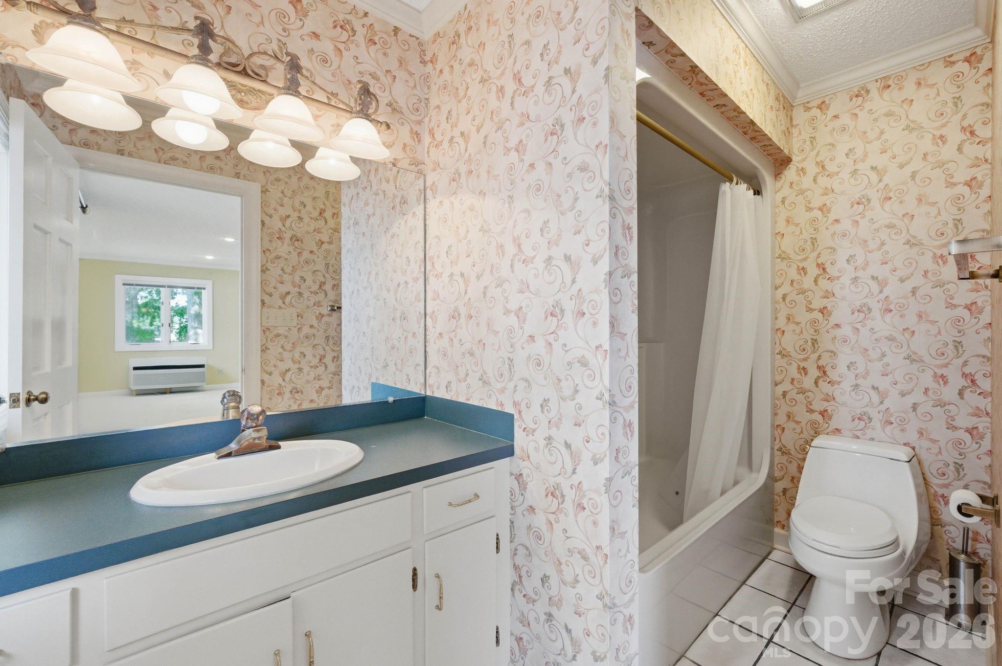3725 Kingfisher Lane — Terrell