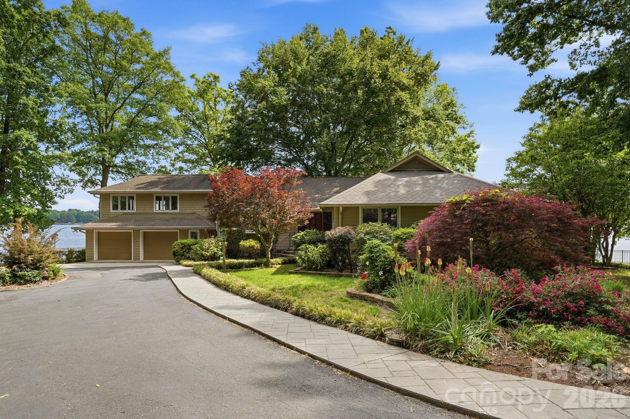 3725 Kingfisher Lane — Terrell