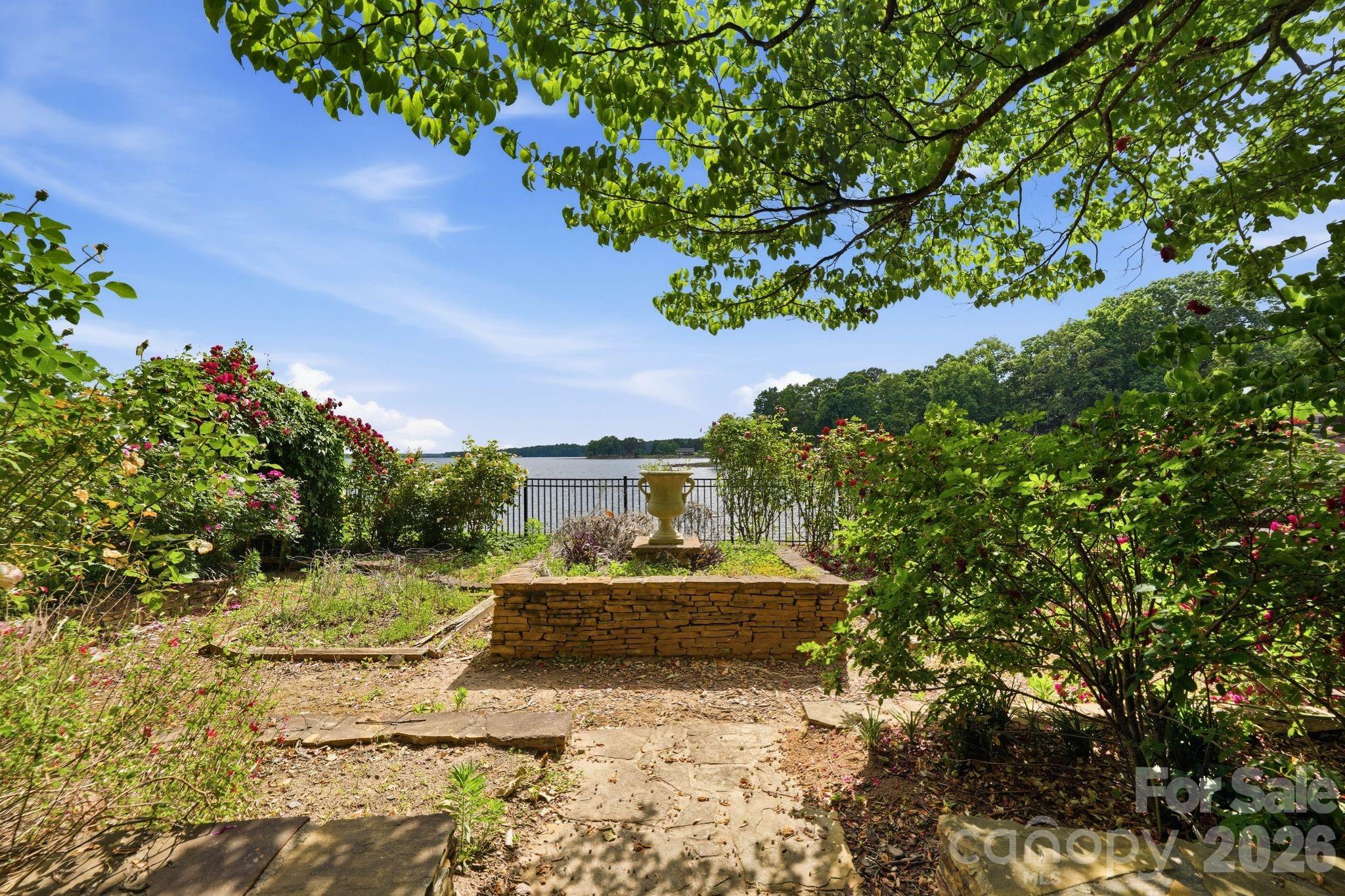 3725 Kingfisher Lane — Terrell