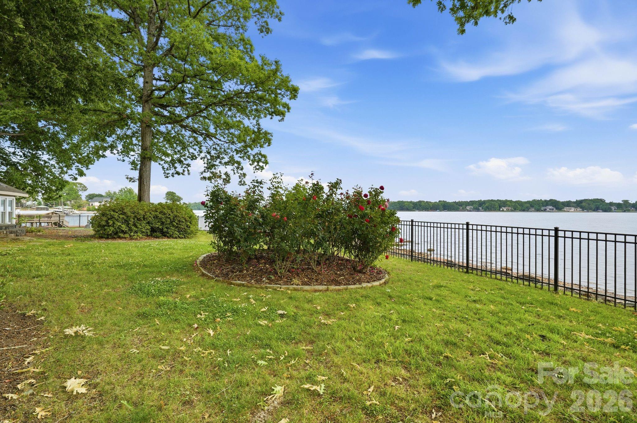 3725 Kingfisher Lane — Terrell