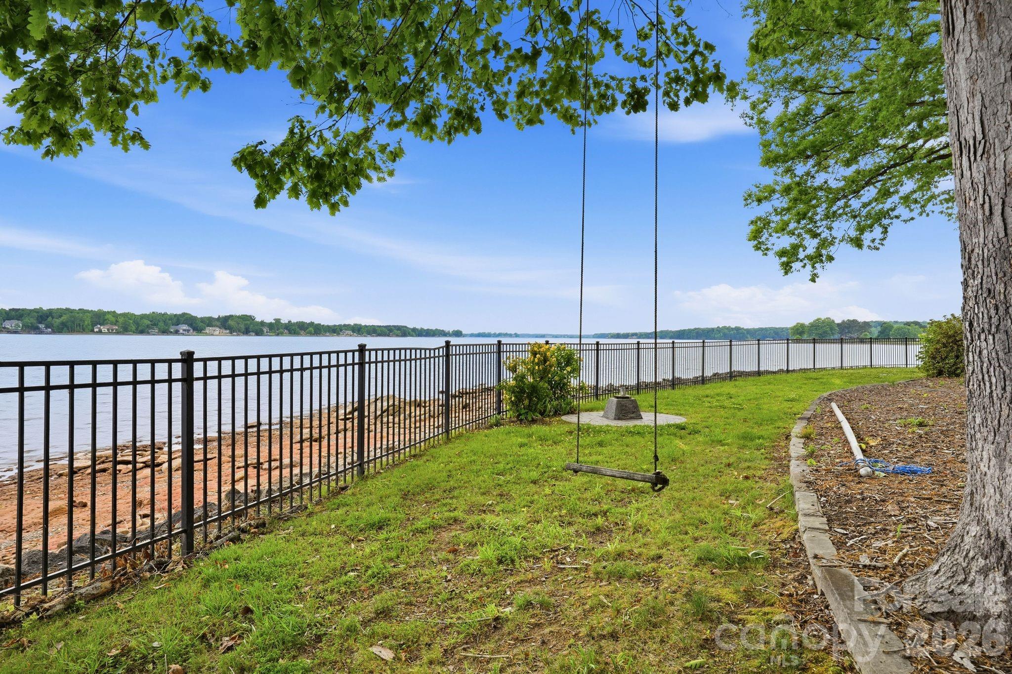 3725 Kingfisher Lane — Terrell