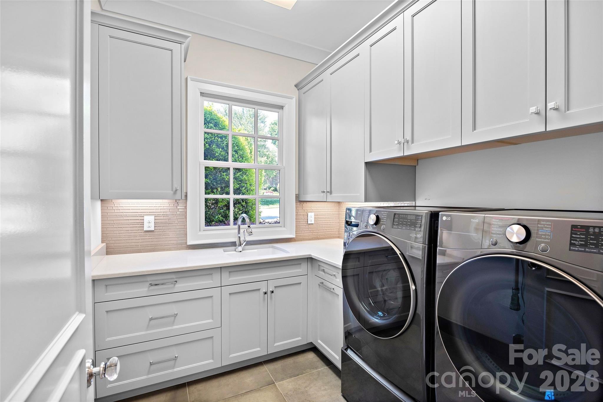 5917 Saint John Lane — Charlotte