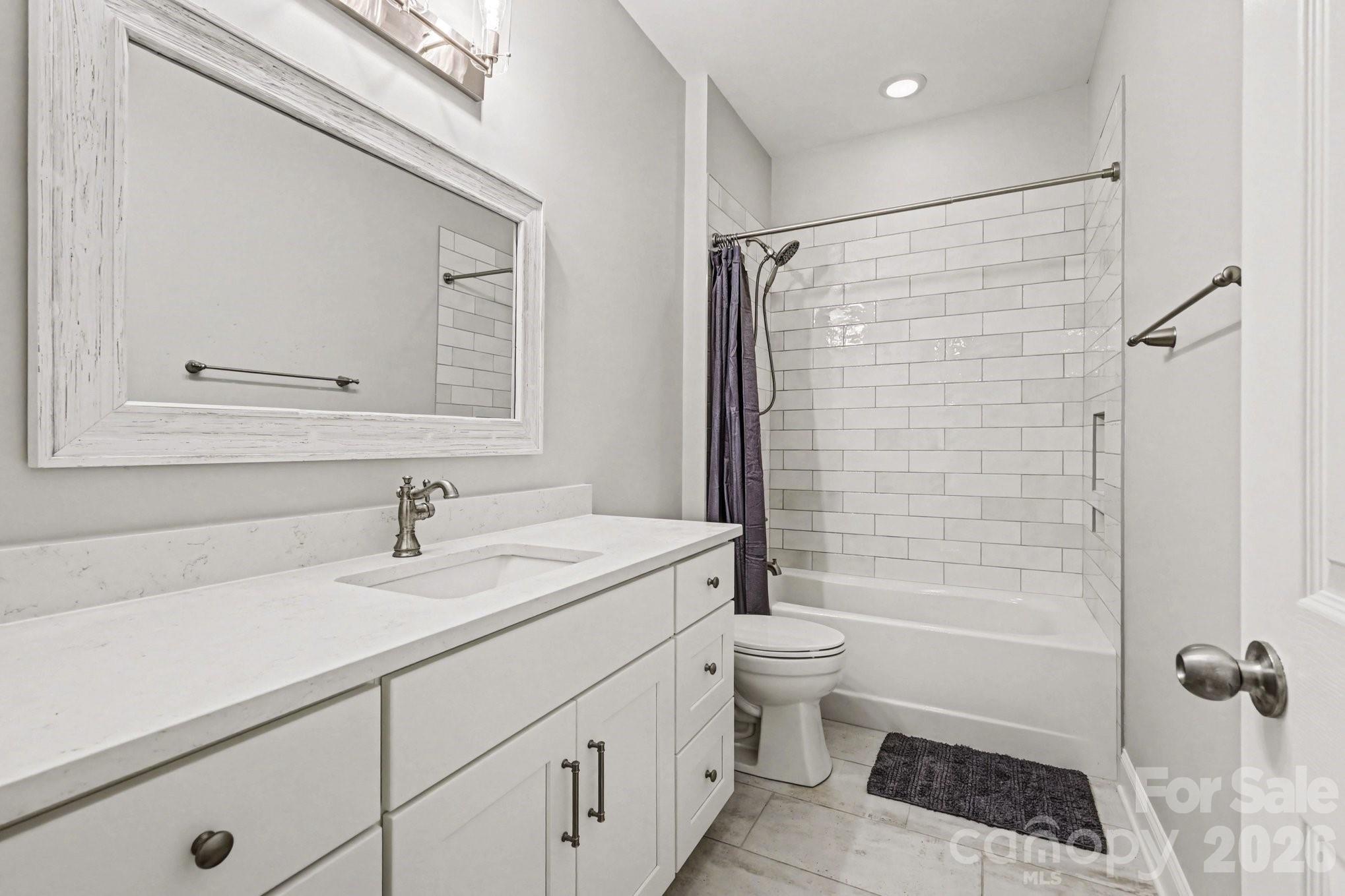 1022 Fleming Lane — Matthews