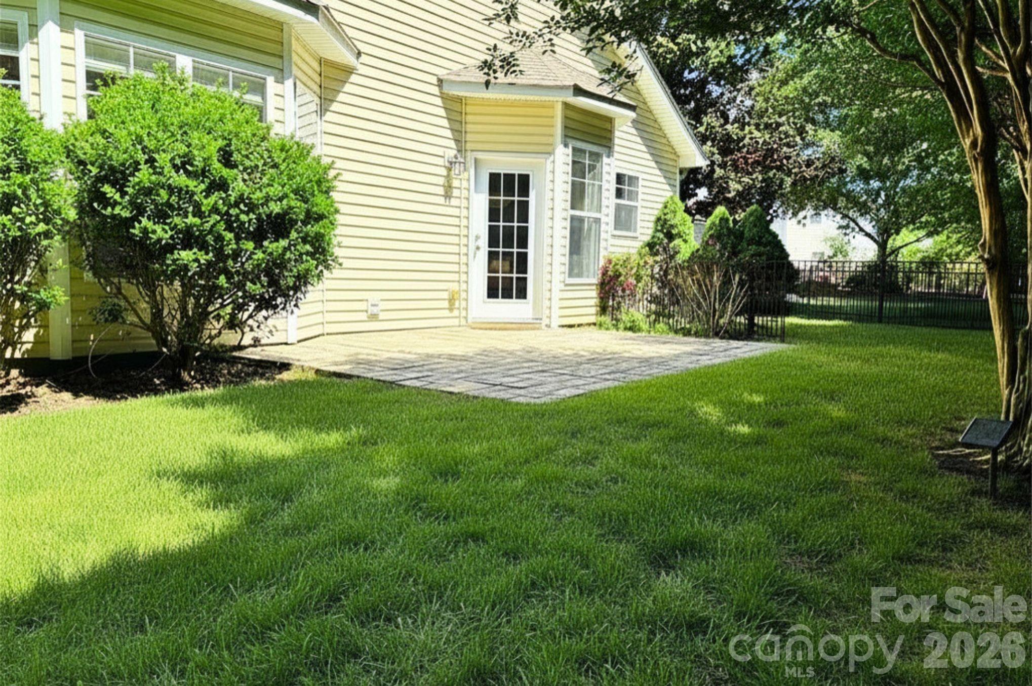 1022 Fleming Lane — Matthews