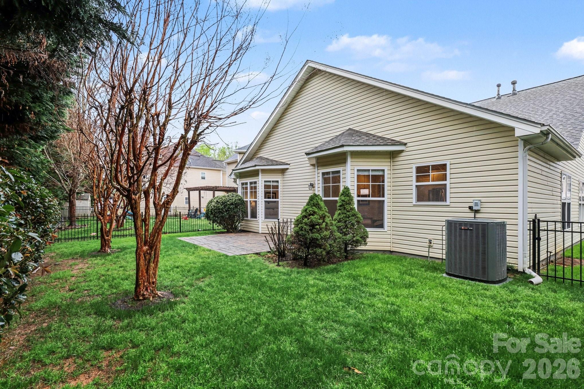 1022 Fleming Lane — Matthews
