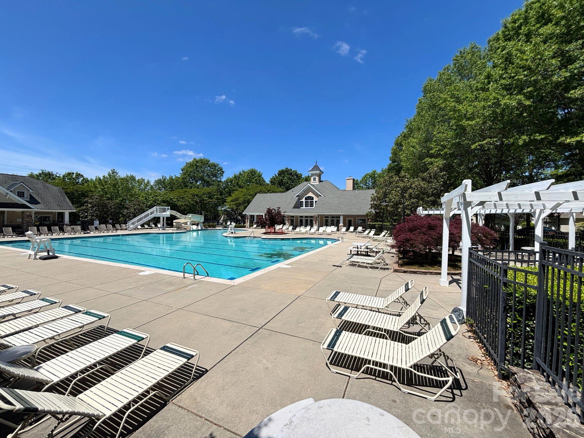 1022 Fleming Lane — Matthews