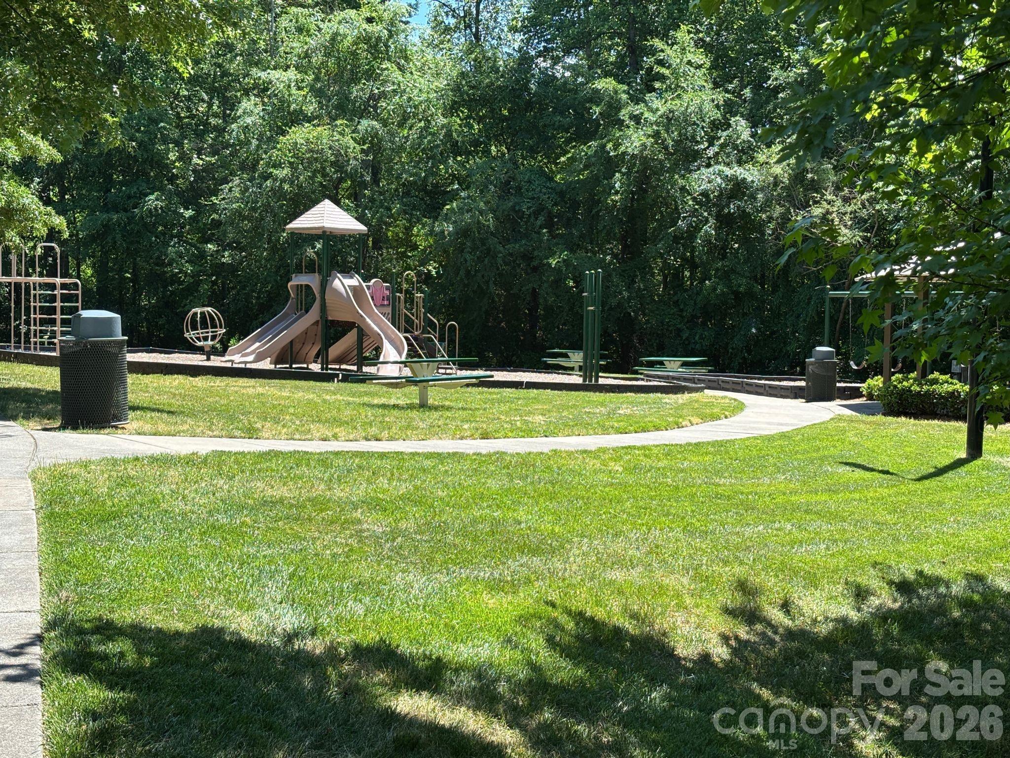 1022 Fleming Lane — Matthews