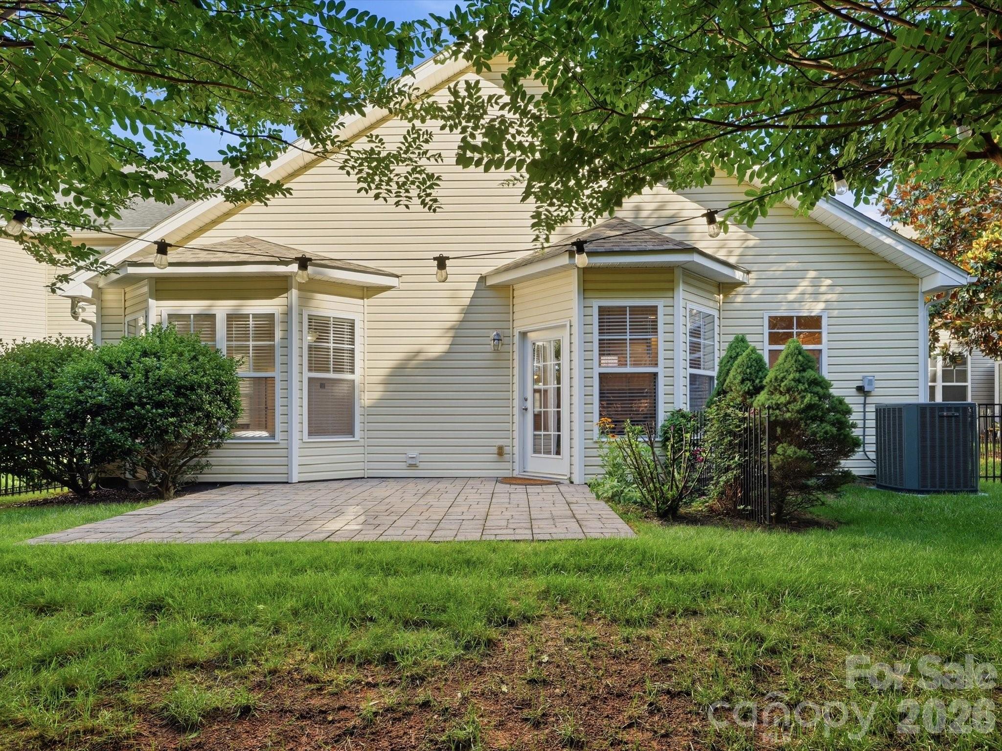 1022 Fleming Lane — Matthews
