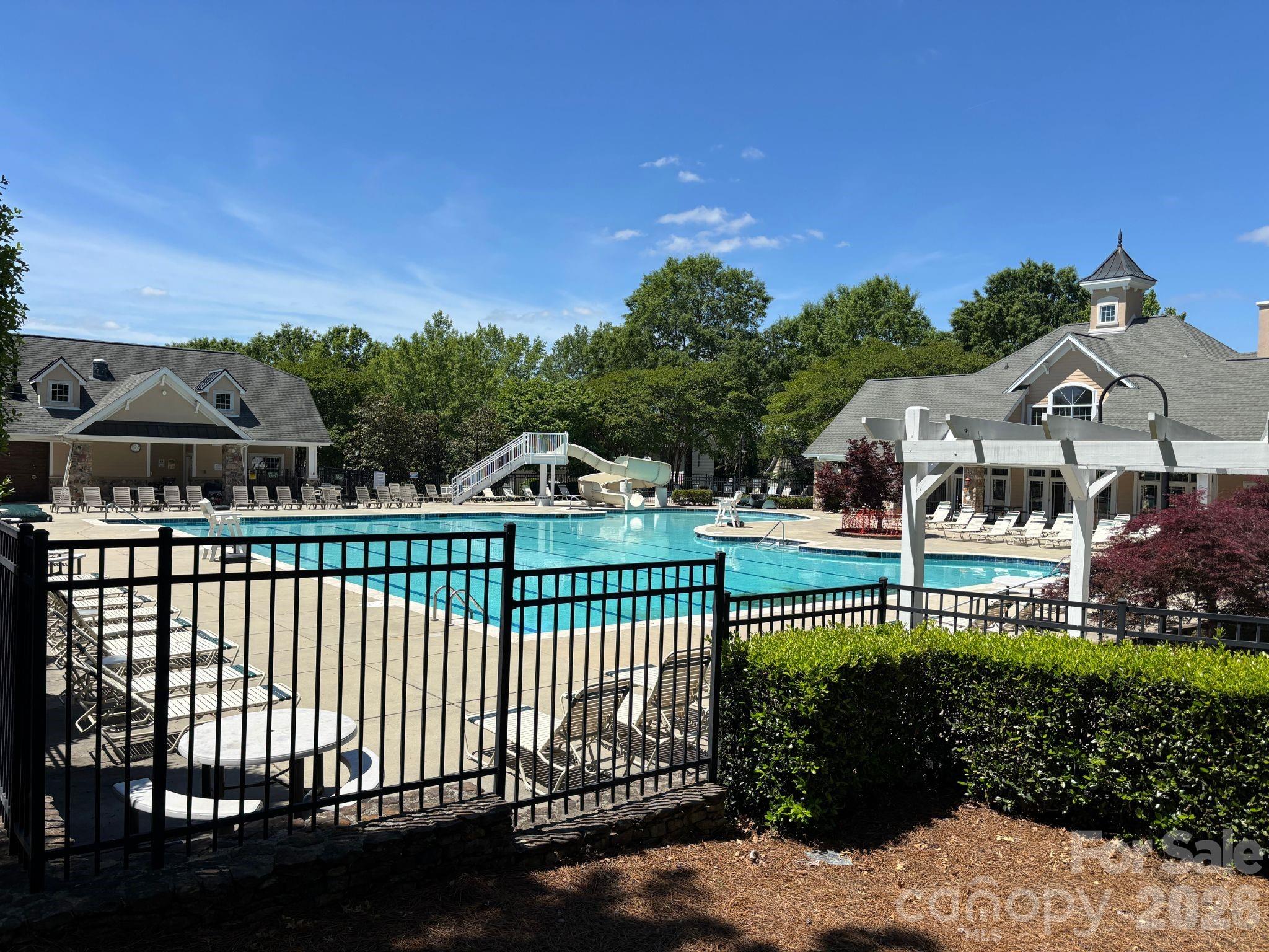 1022 Fleming Lane — Matthews