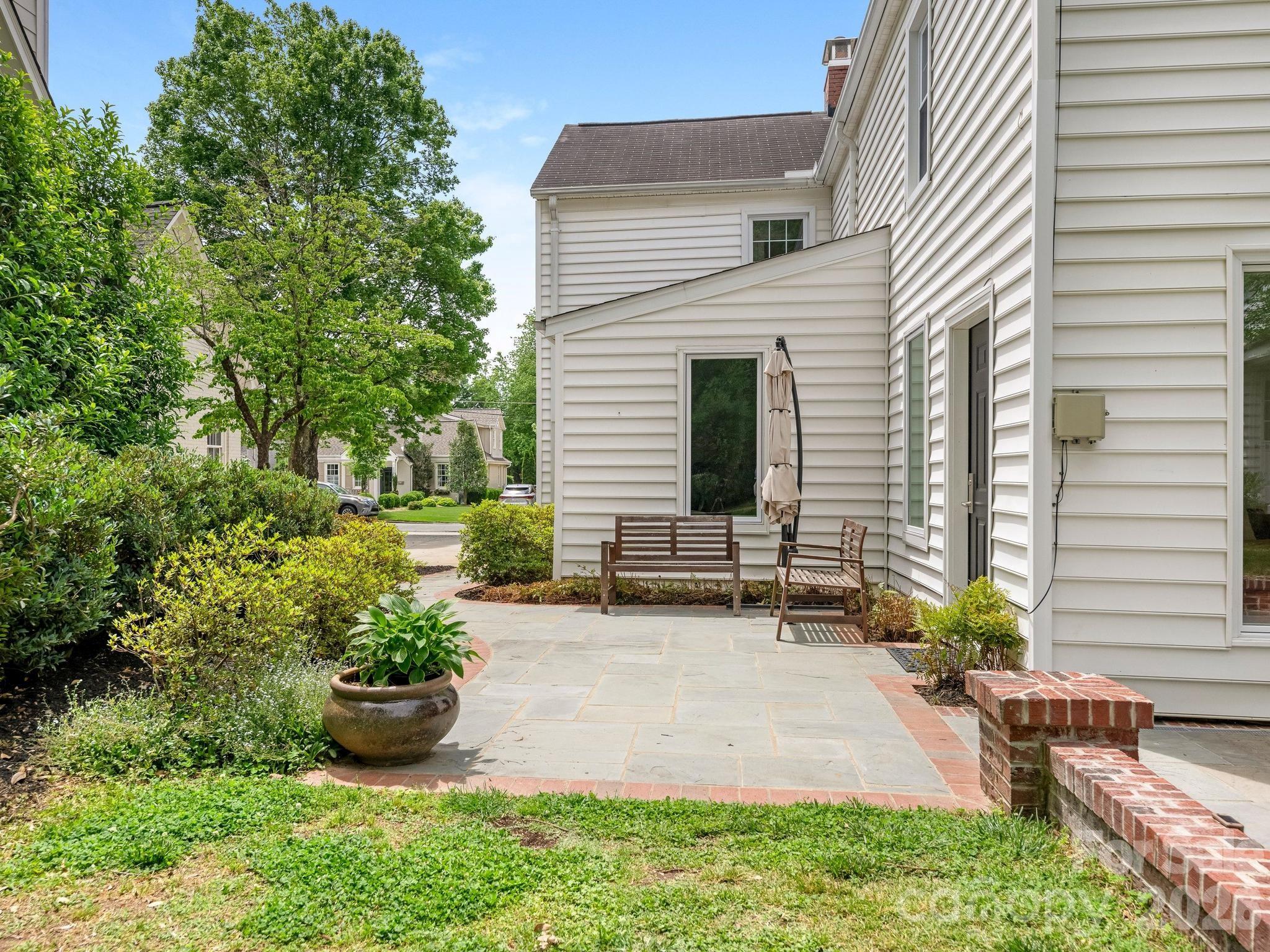 225 Altondale Avenue — Charlotte