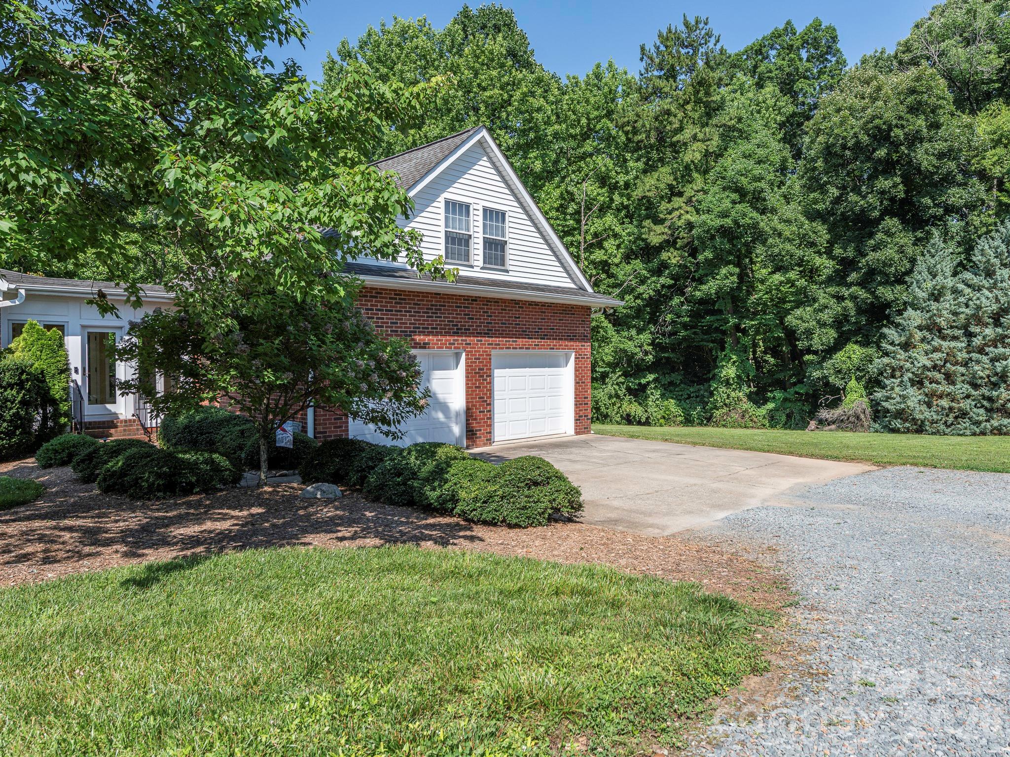 4440 Hucks Road — Charlotte