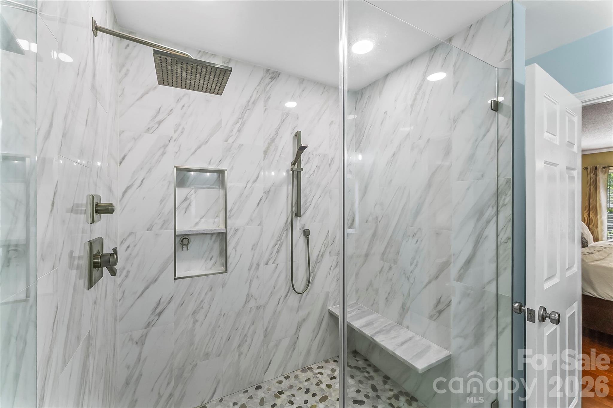 4129 Black Oak Road — Hickory