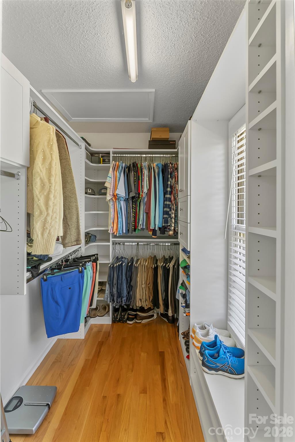 4129 Black Oak Road — Hickory
