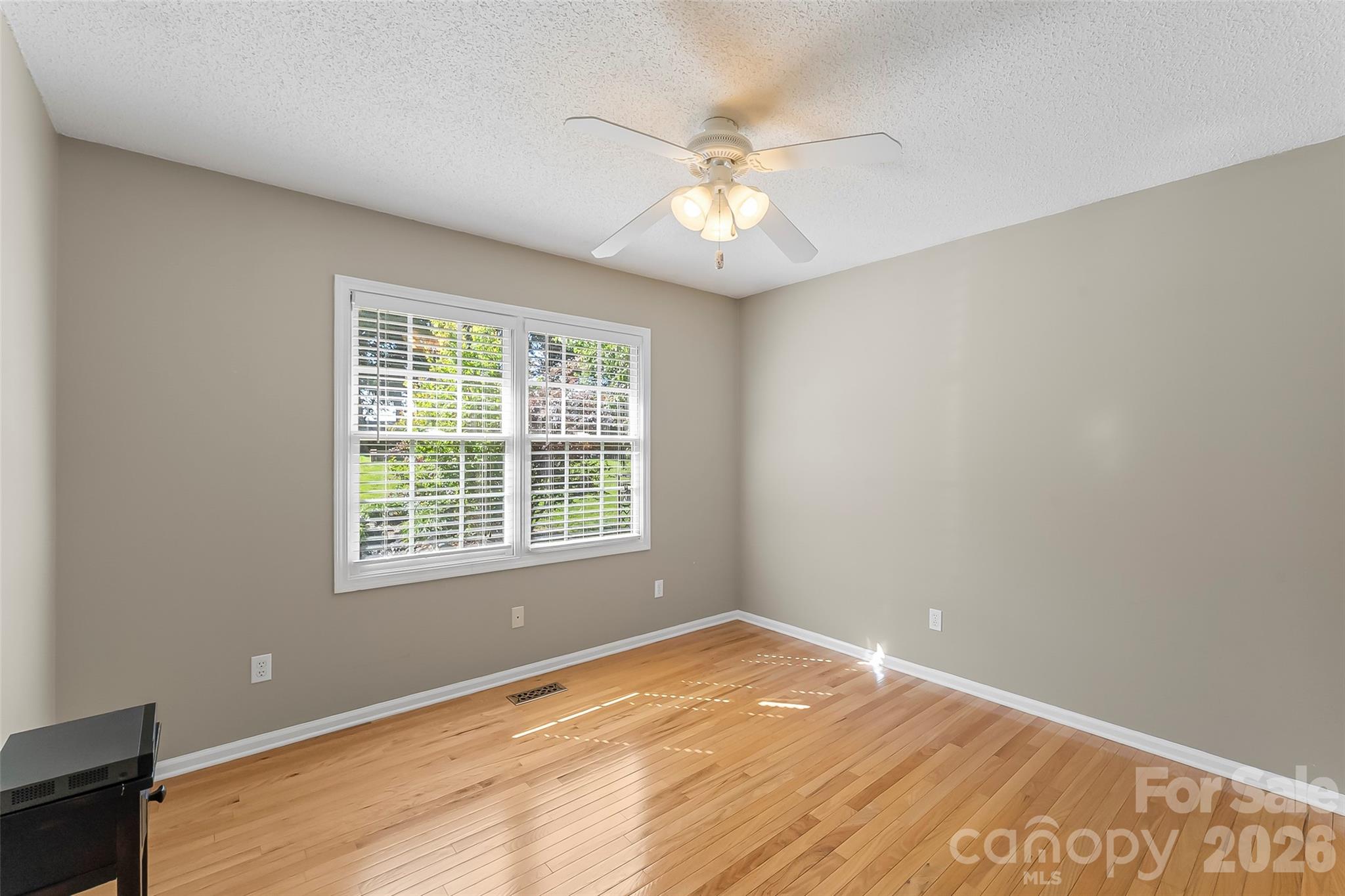 4129 Black Oak Road — Hickory