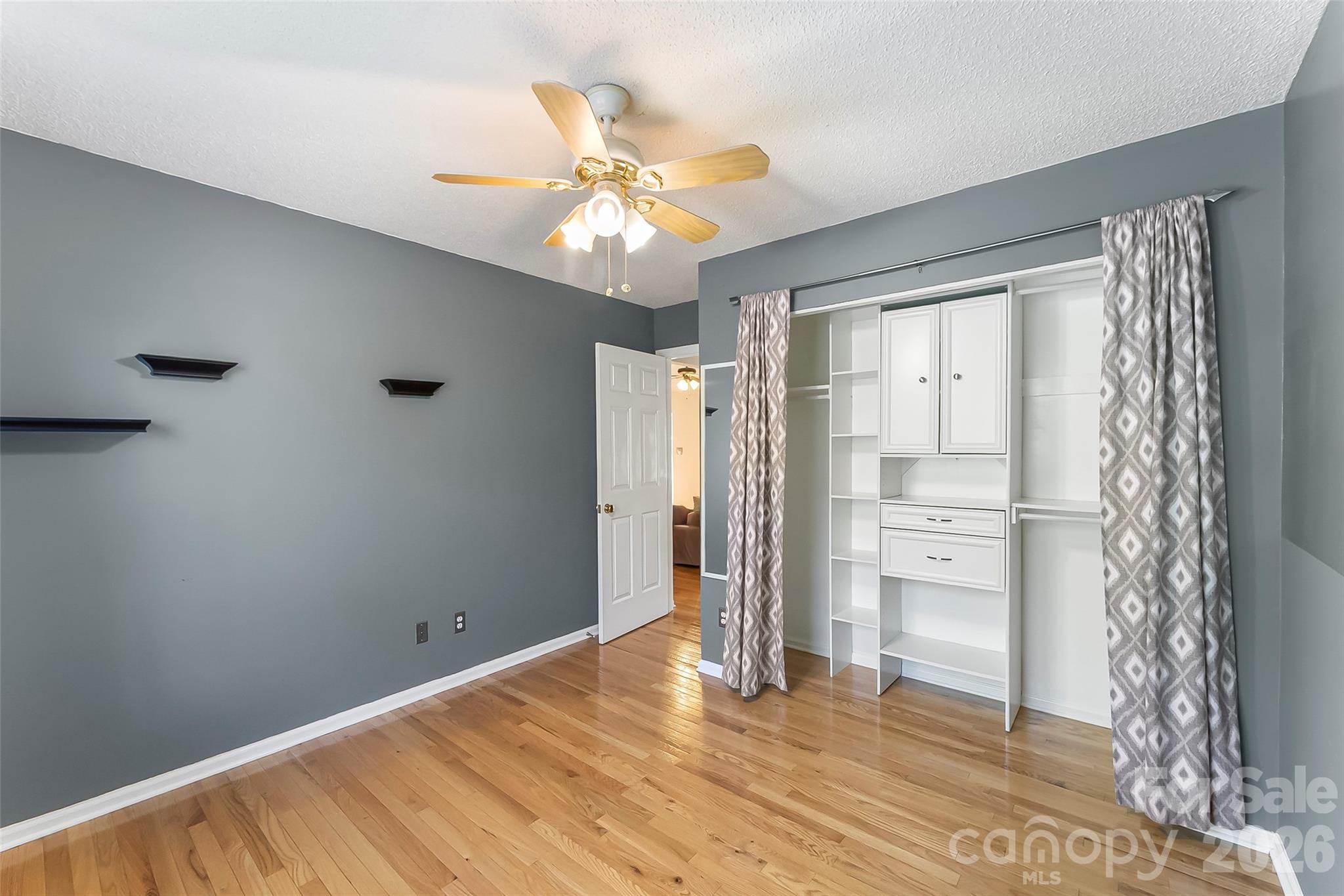 4129 Black Oak Road — Hickory