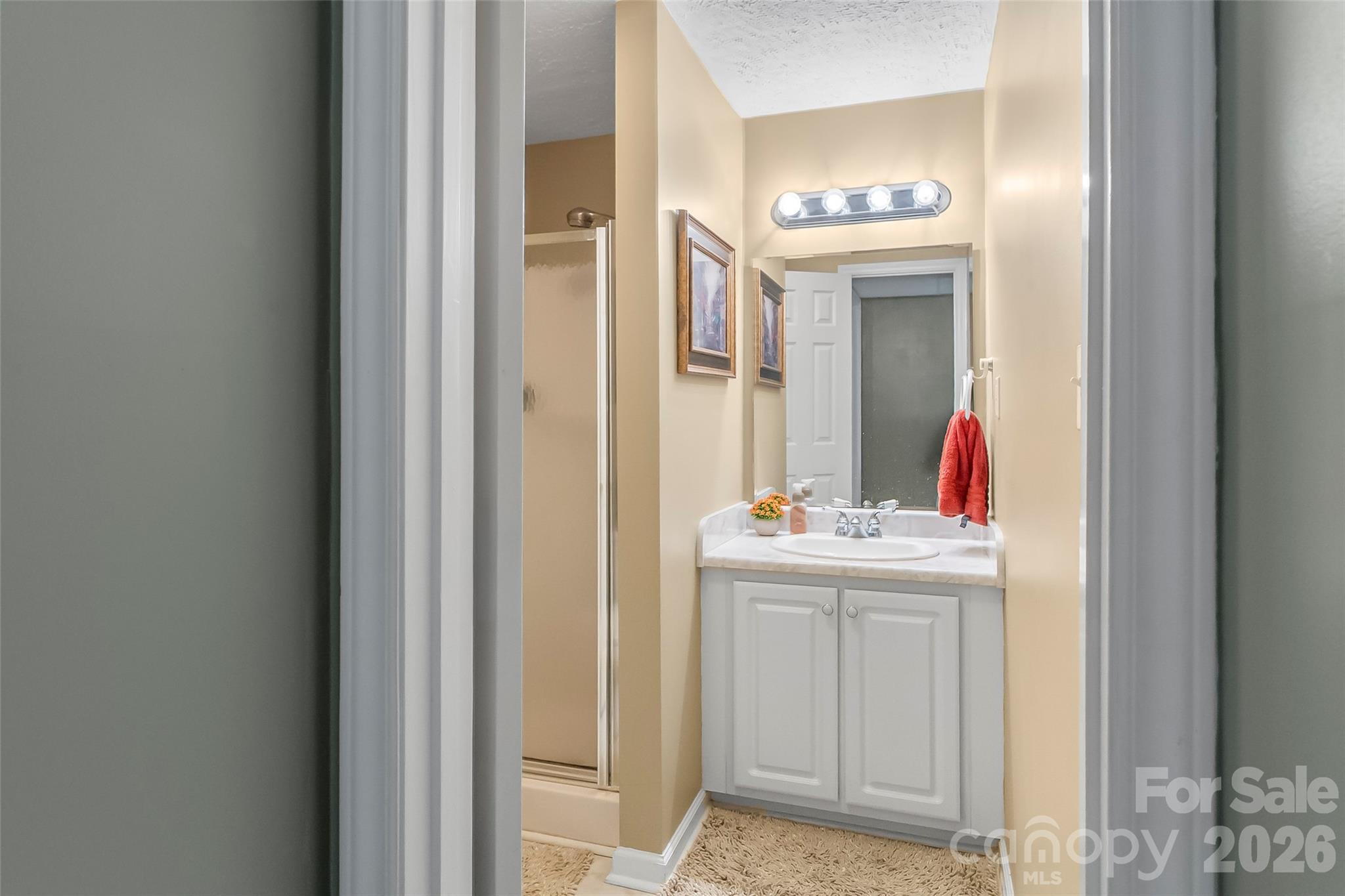 4129 Black Oak Road — Hickory