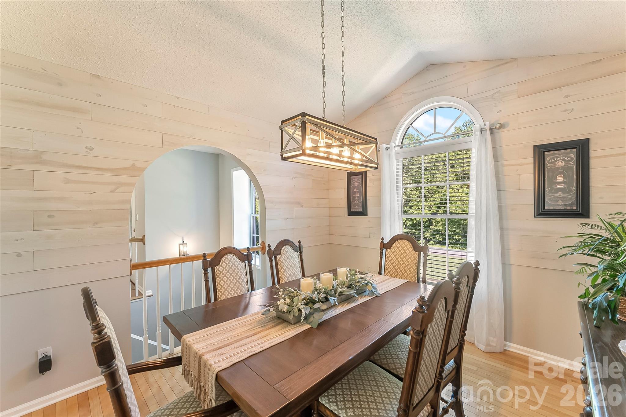 4129 Black Oak Road — Hickory