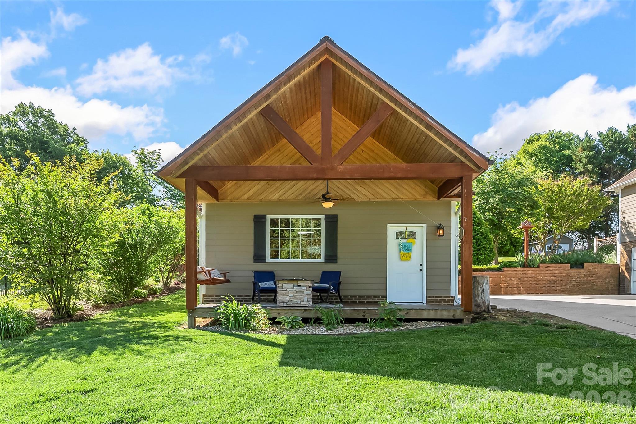 4129 Black Oak Road — Hickory