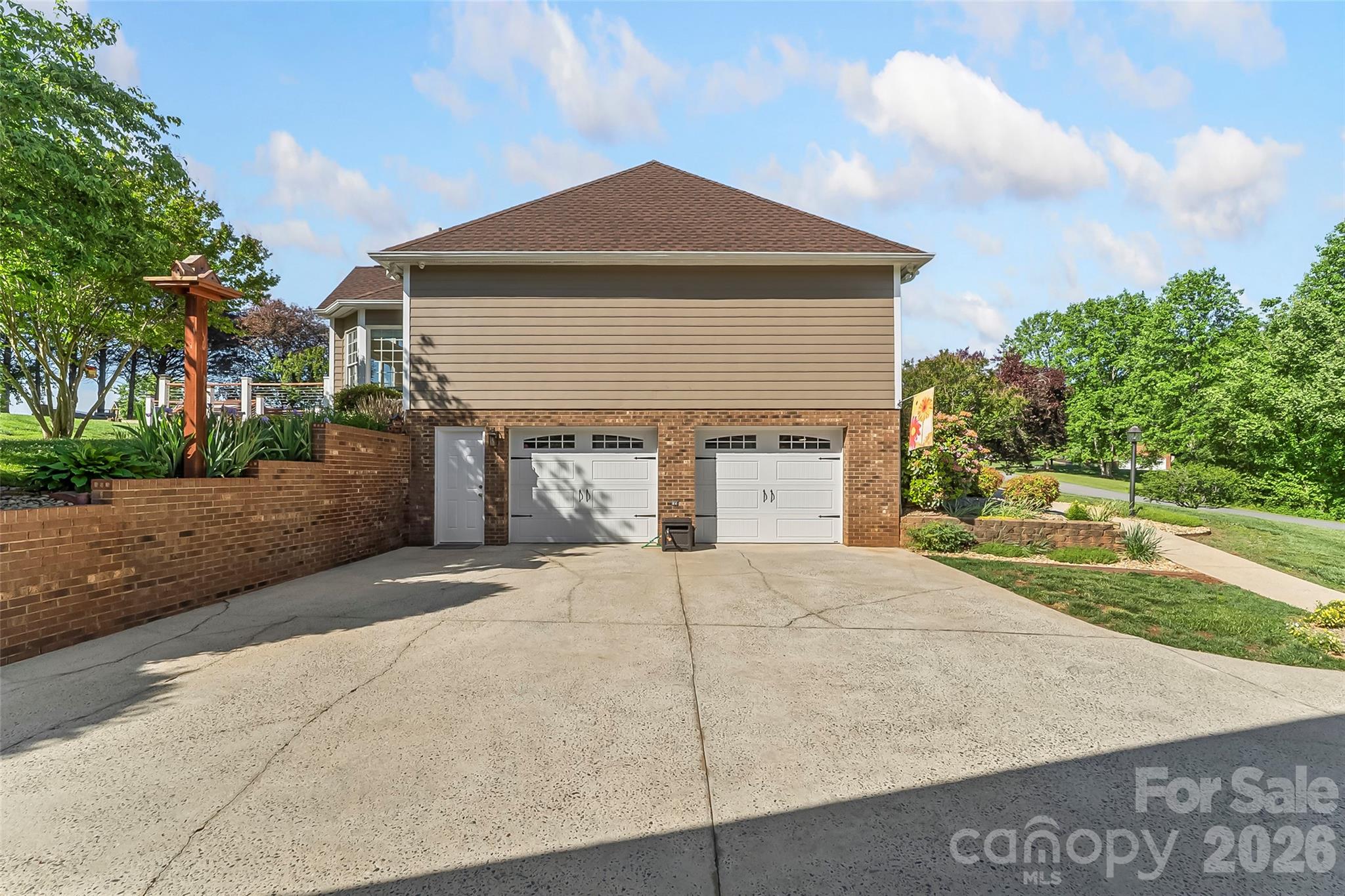 4129 Black Oak Road — Hickory