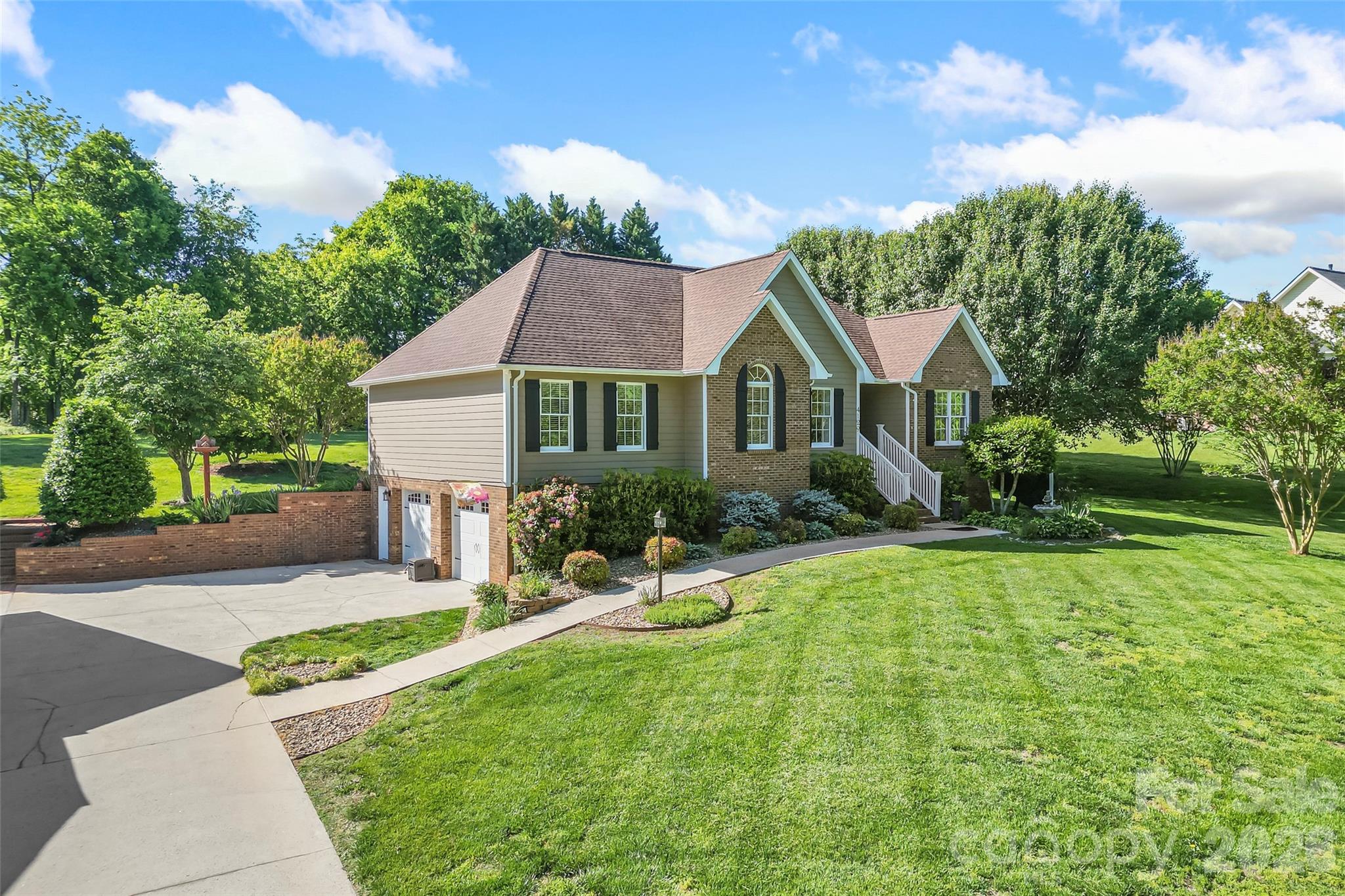 4129 Black Oak Road — Hickory
