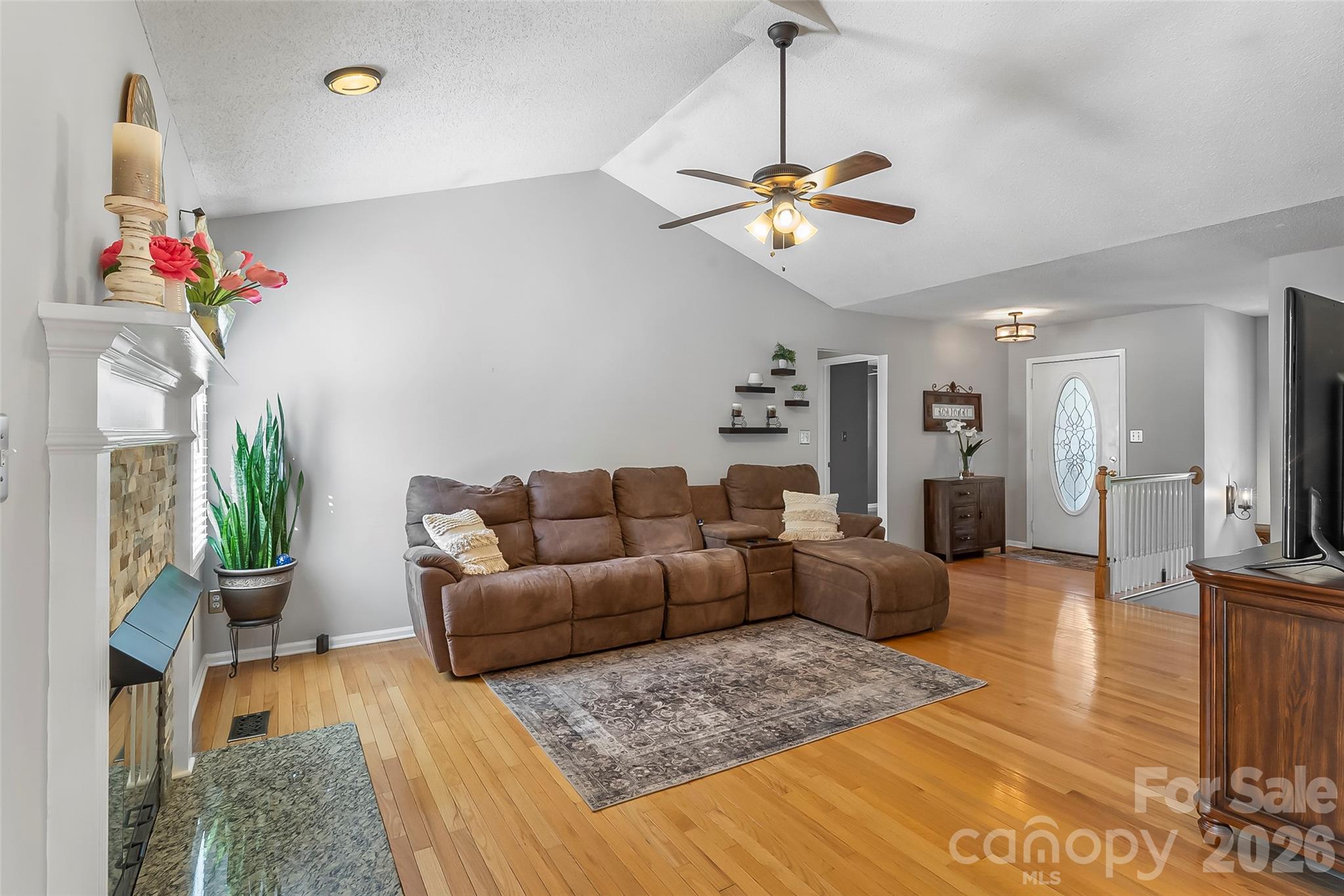 4129 Black Oak Road — Hickory
