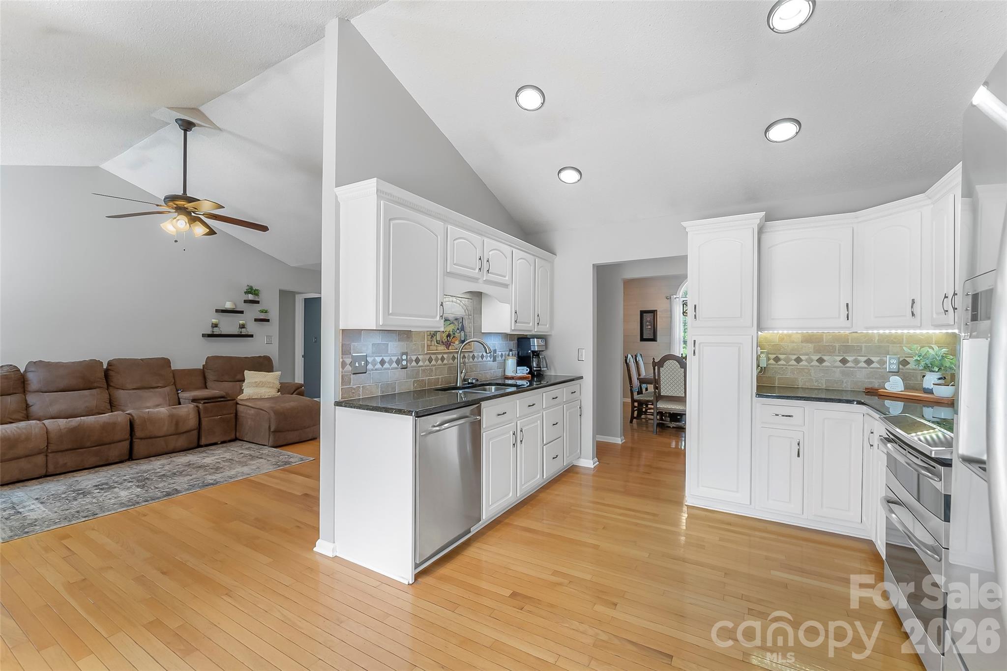 4129 Black Oak Road — Hickory