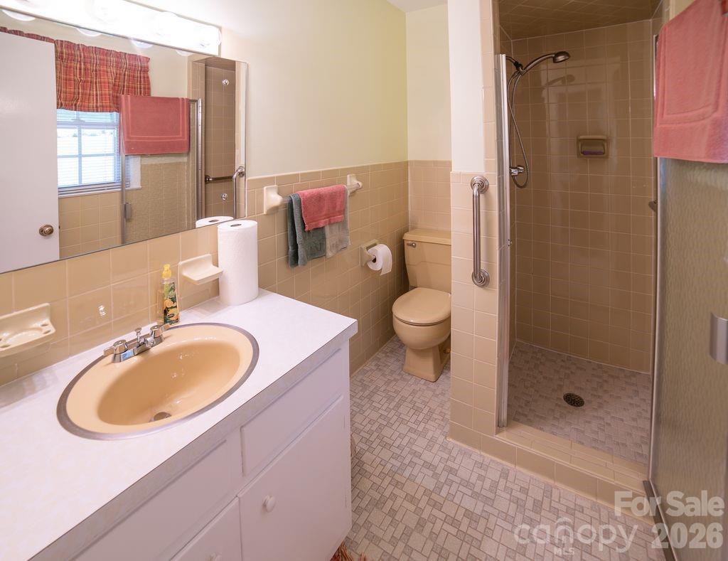 1802 Hopewell Road — Morganton