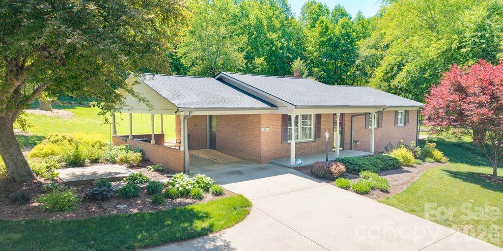 1802 Hopewell Road — Morganton